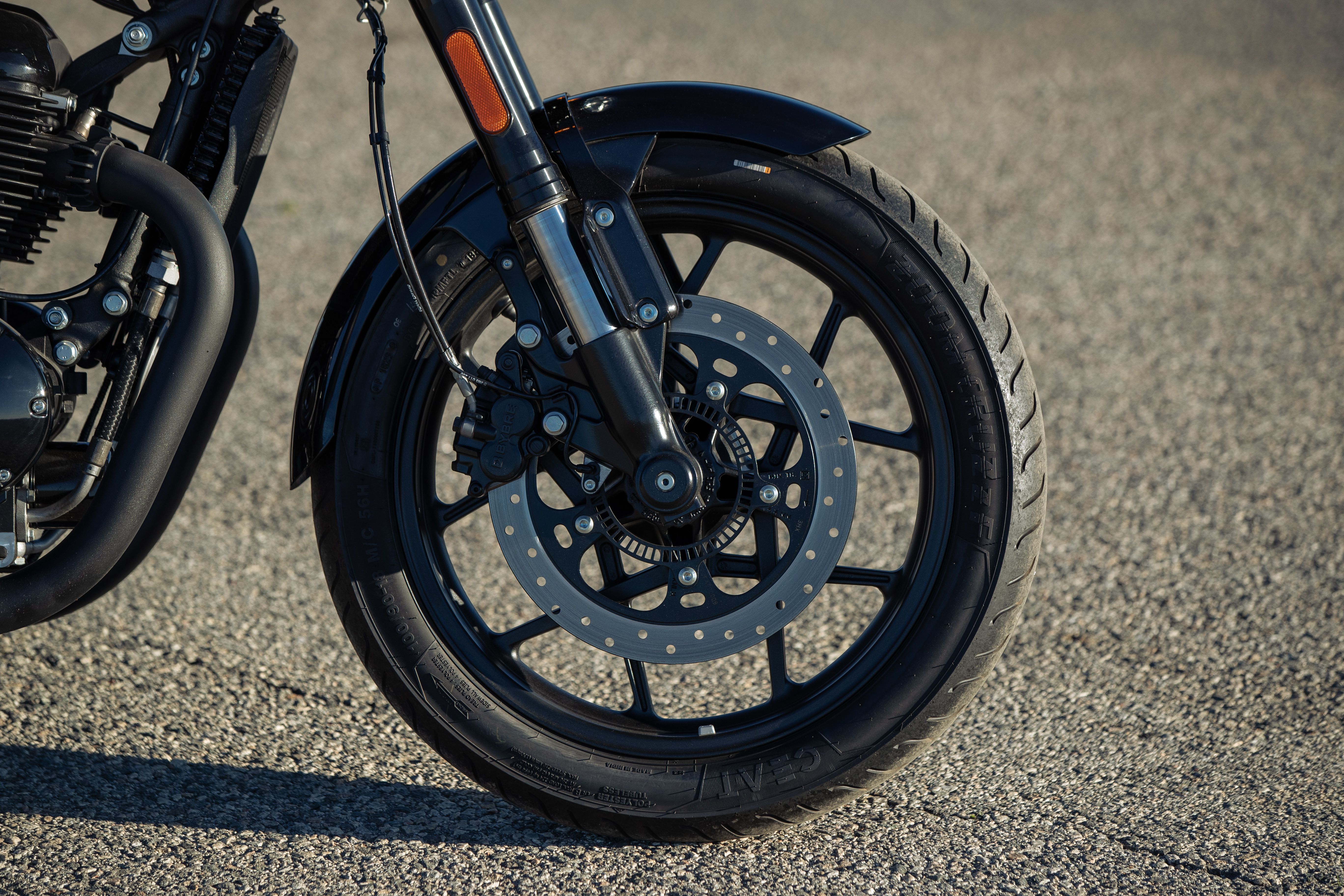 Royal Enfield Shotgun 650 detalles (5)