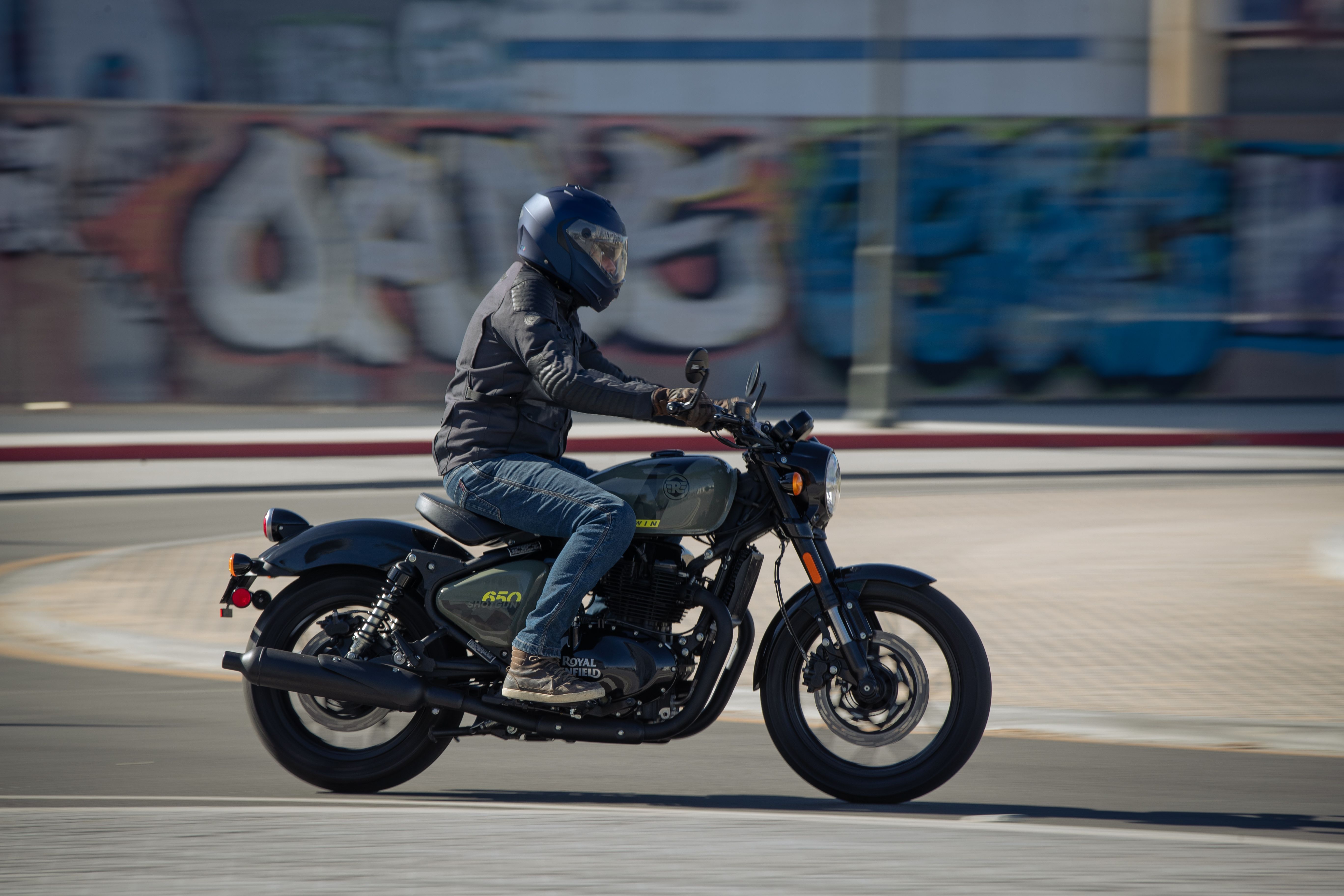 Royal Enfield Shotgun 650 accion (5)
