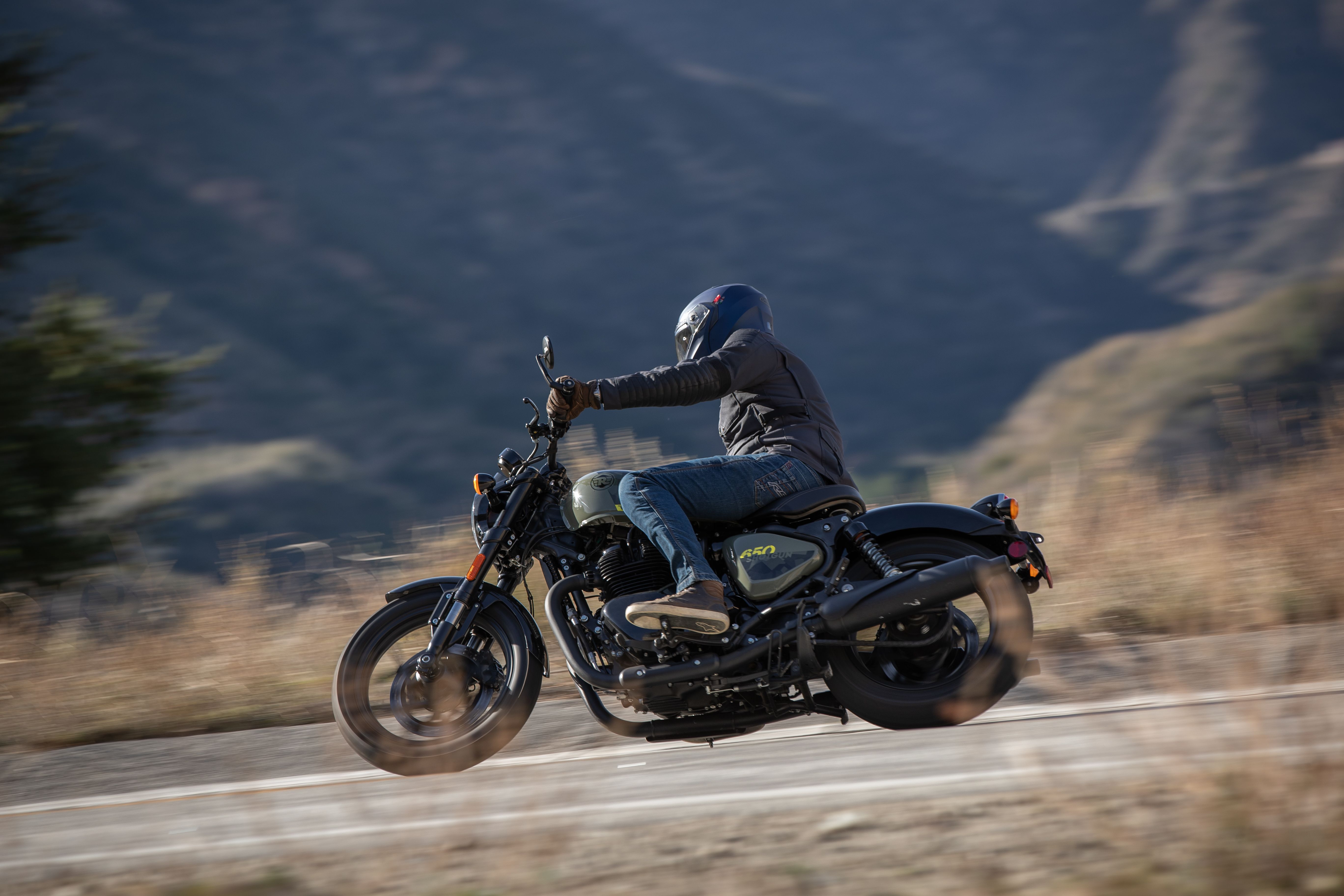 Royal Enfield Shotgun 650 accion (9)