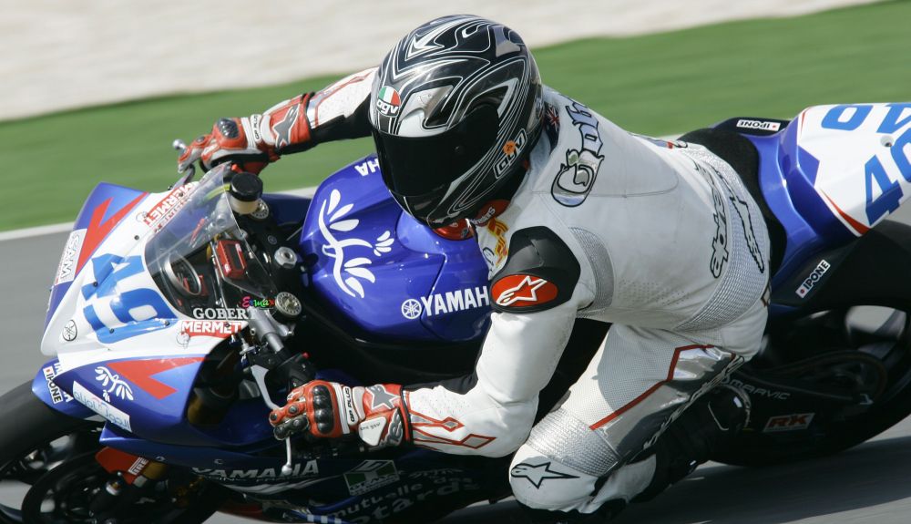 Con la Yamaha R6 del GMT 94. Con la Yamaha R6 del GMT 94.