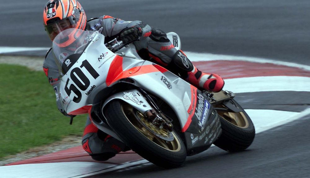 Su última gran victoria fue con Bimota en SBK. Su última gran victoria fue con Bimota en SBK.