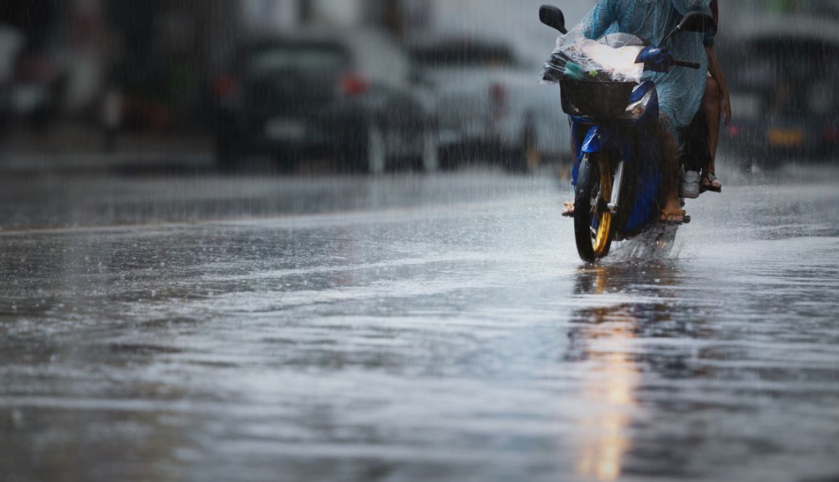 Cómo conducir una moto con condiciones de tiempo extremas