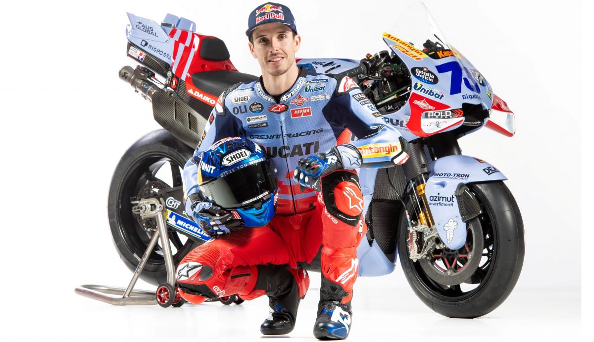 Álex Márquez junto a la Ducati Desmosedici GP23 del Gresini Racing que llevará en MotoGP 2024 Álex Márquez junto a la Ducati Desmosedici GP23 del Gresini Racing que llevará en MotoGP 2024