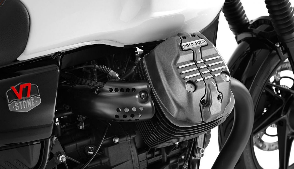 04 Moto Guzzi V7 Stone Ten