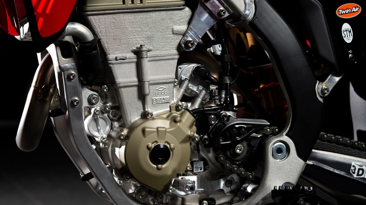 Ducati Desmo450 MX