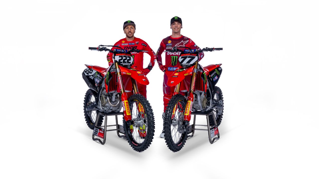 Tony Cairoli y Alessandro Lupino (Ducati Corse Factory MX Team)