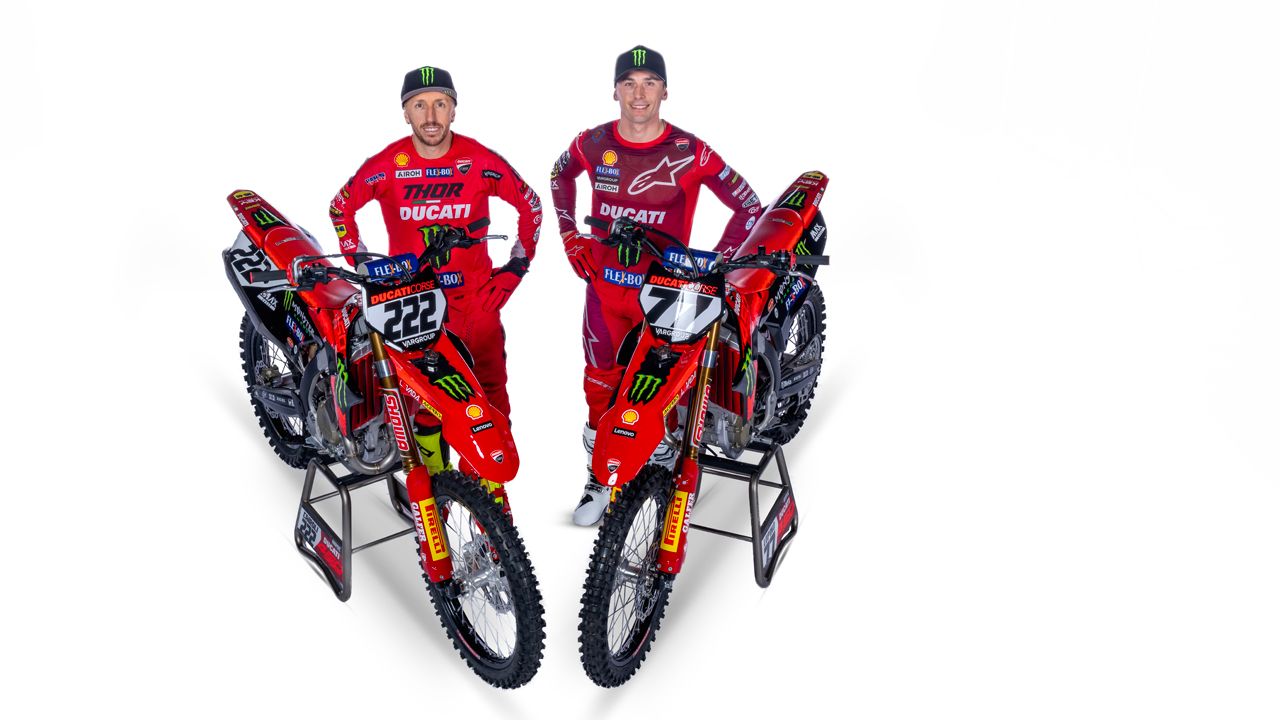 Tony Cairoli y Alessandro Lupino (Ducati Corse Factory MX Team)