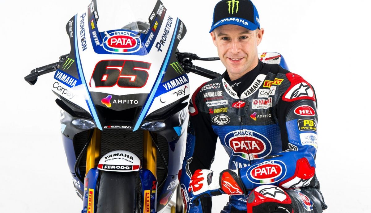 Jonathan Rea junto a la Yamaha YZF R1 del Pata Prometeon Yamaha que llevará en el Mundial de Superbike 2024 Jonathan Rea junto a la Yamaha YZF R1 del Pata Prometeon Yamaha que llevará en el Mundial de Superbike 2024