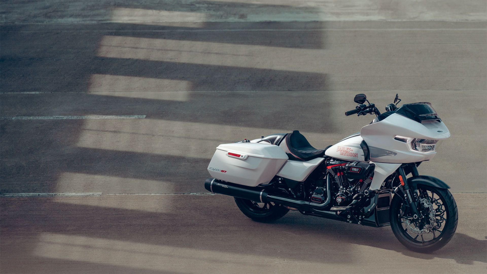 Harley Davidson FLTRXSE CVO Road Glide ST 2024 Accion (2)