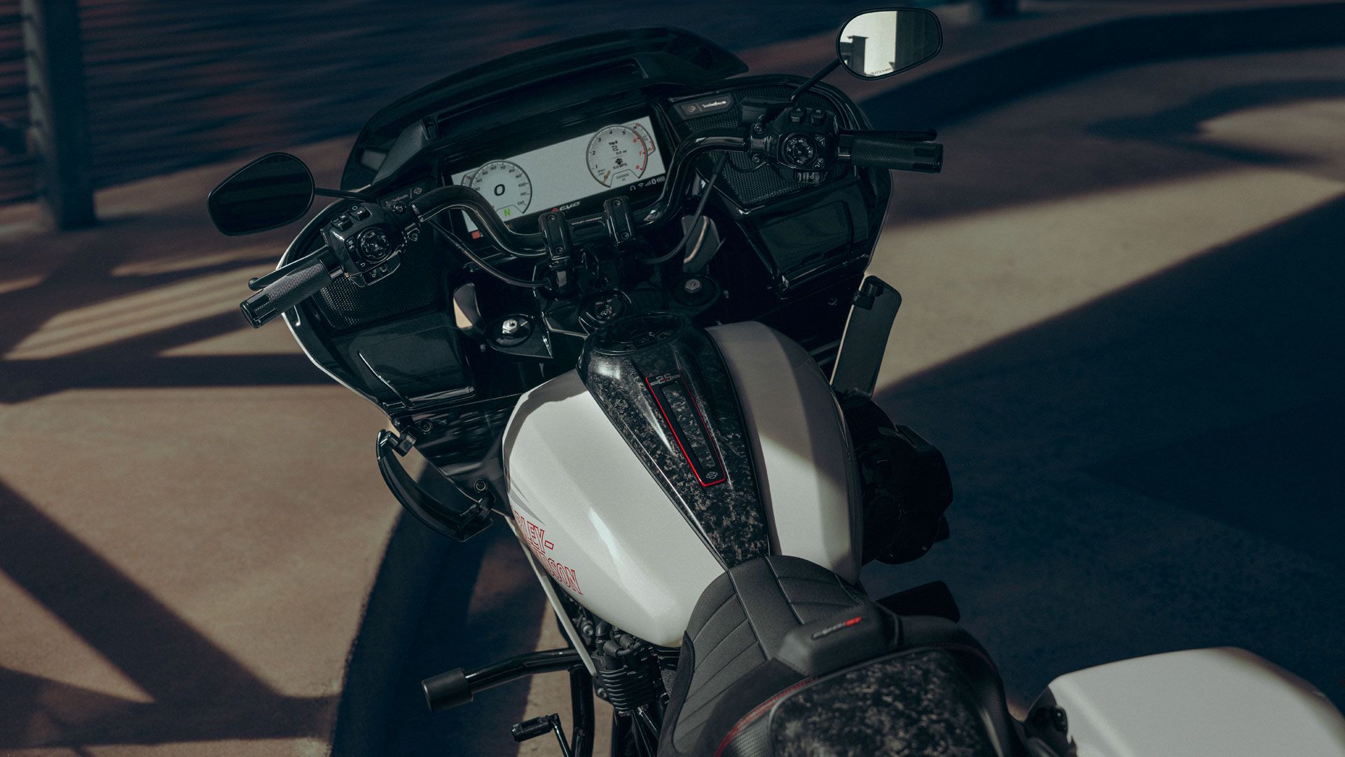 Harley Davidson FLTRXSE CVO Road Glide ST 2024 Accion (6)