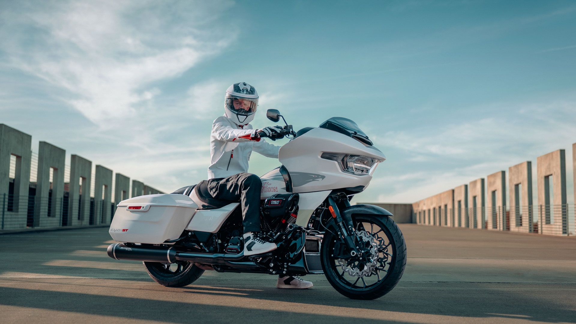 Harley Davidson FLTRXSE CVO Road Glide ST 2024 Accion (8)