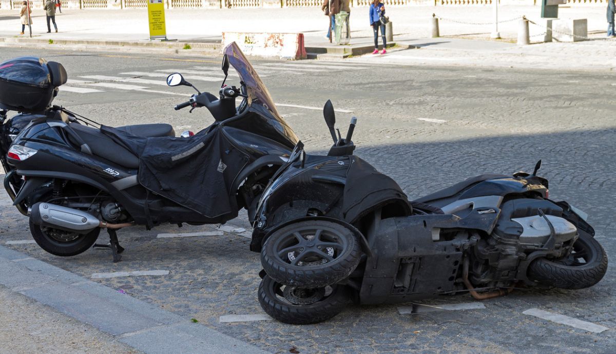 Qué hacer si te encuentras tu moto rayada