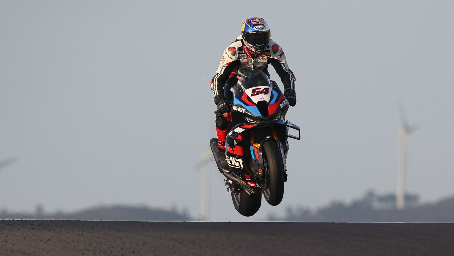 Toprak Razgatlioglu voló con su BMW por debajo del récord de Portimao