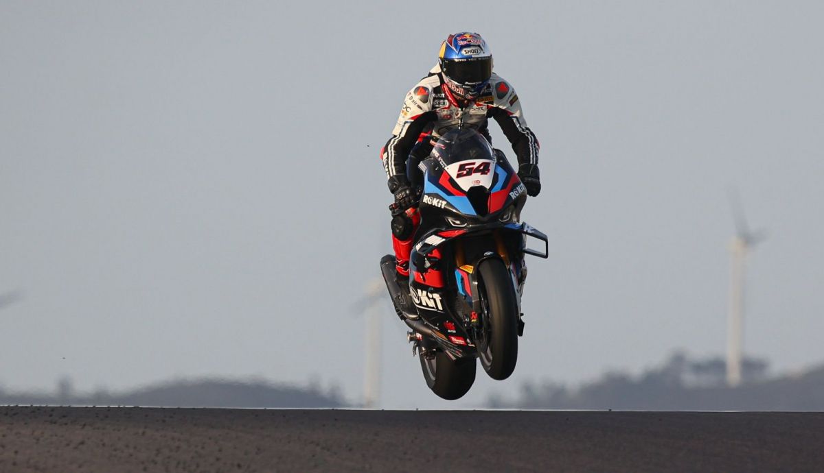 Toprak Razgatlioglu voló con su BMW por debajo del récord de Portimao Toprak Razgatlioglu voló con su BMW por debajo del récord de Portimao