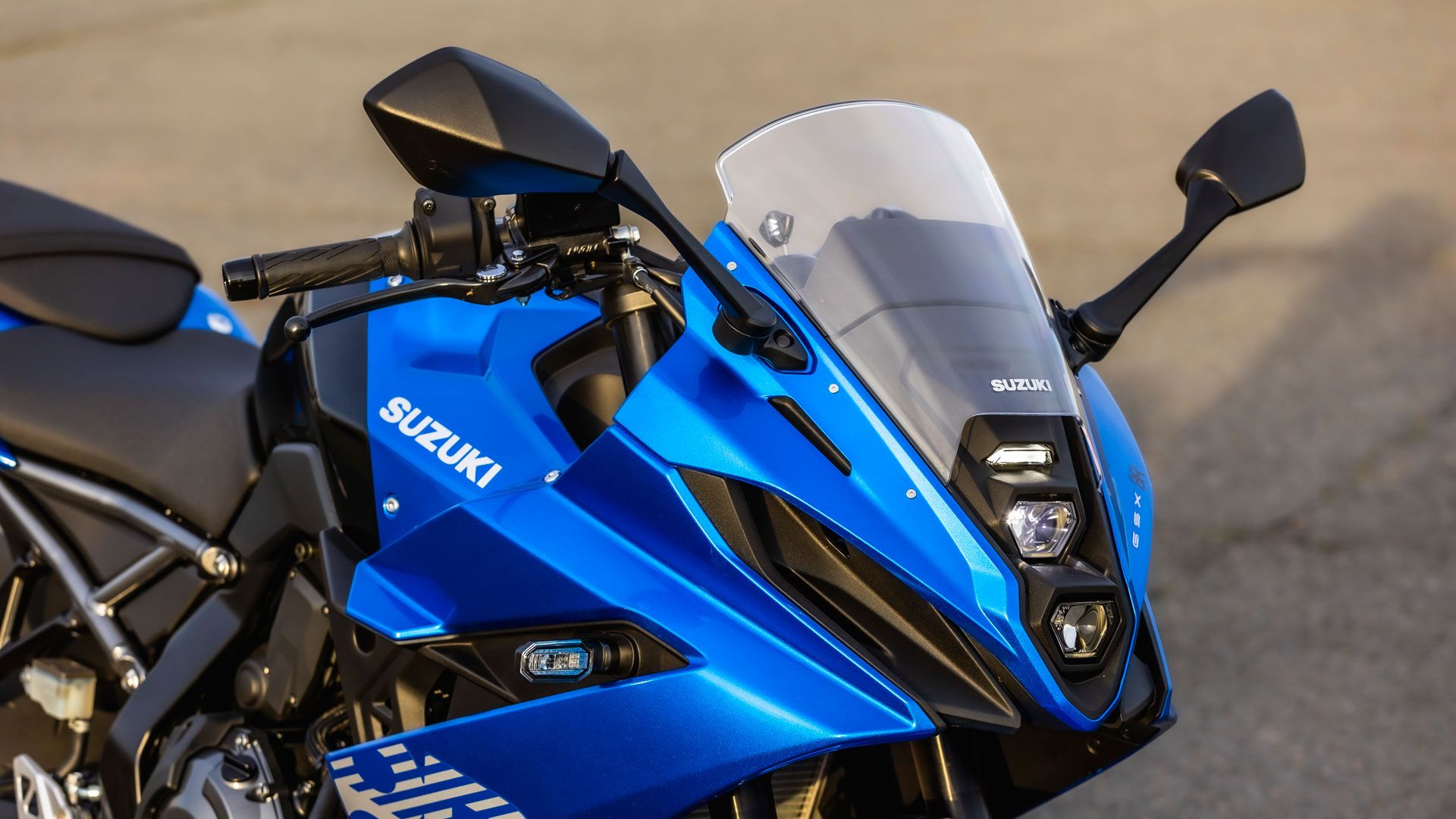 Suzuki 8R Detail