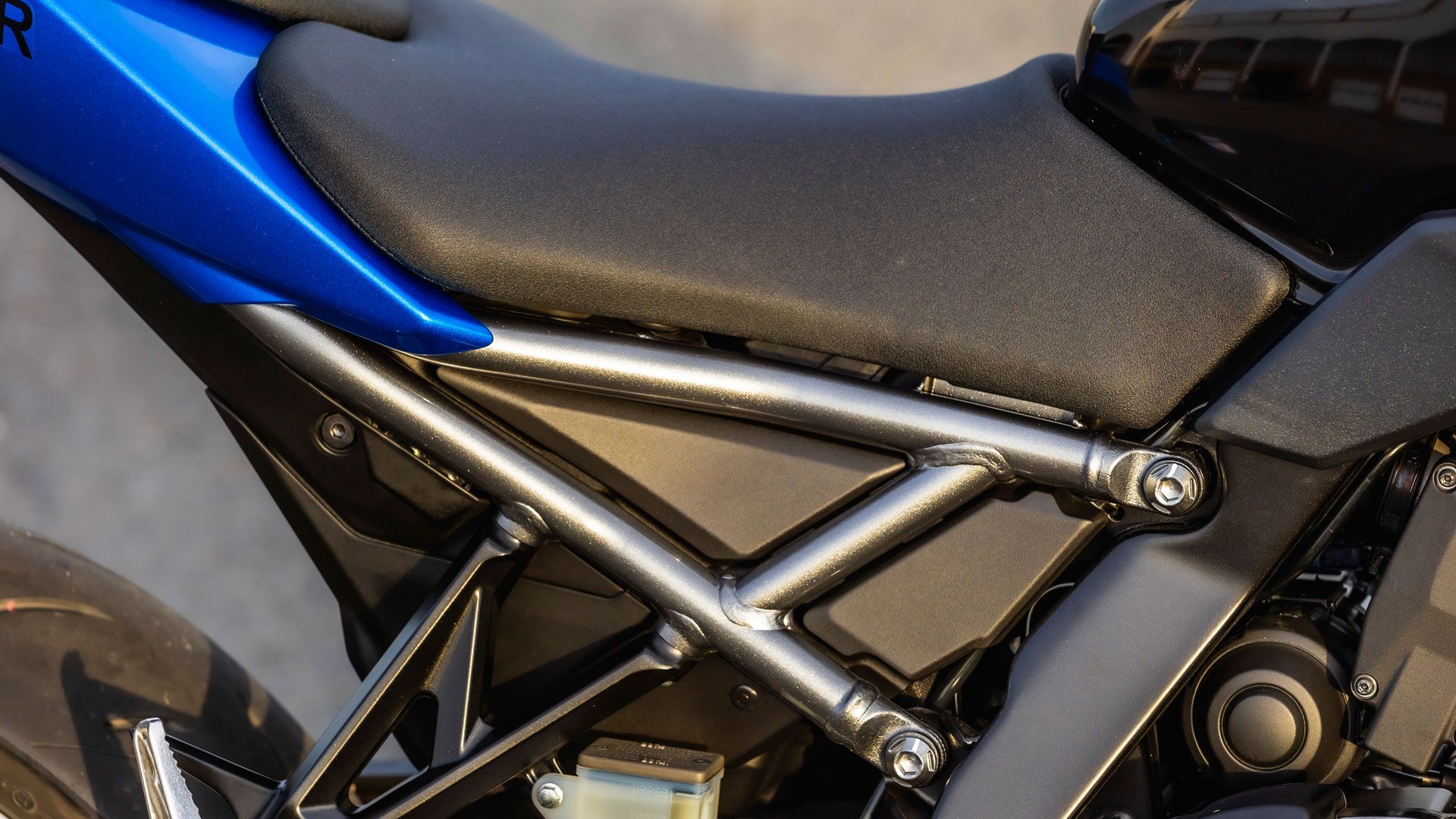 Suzuki 8R Detail 12