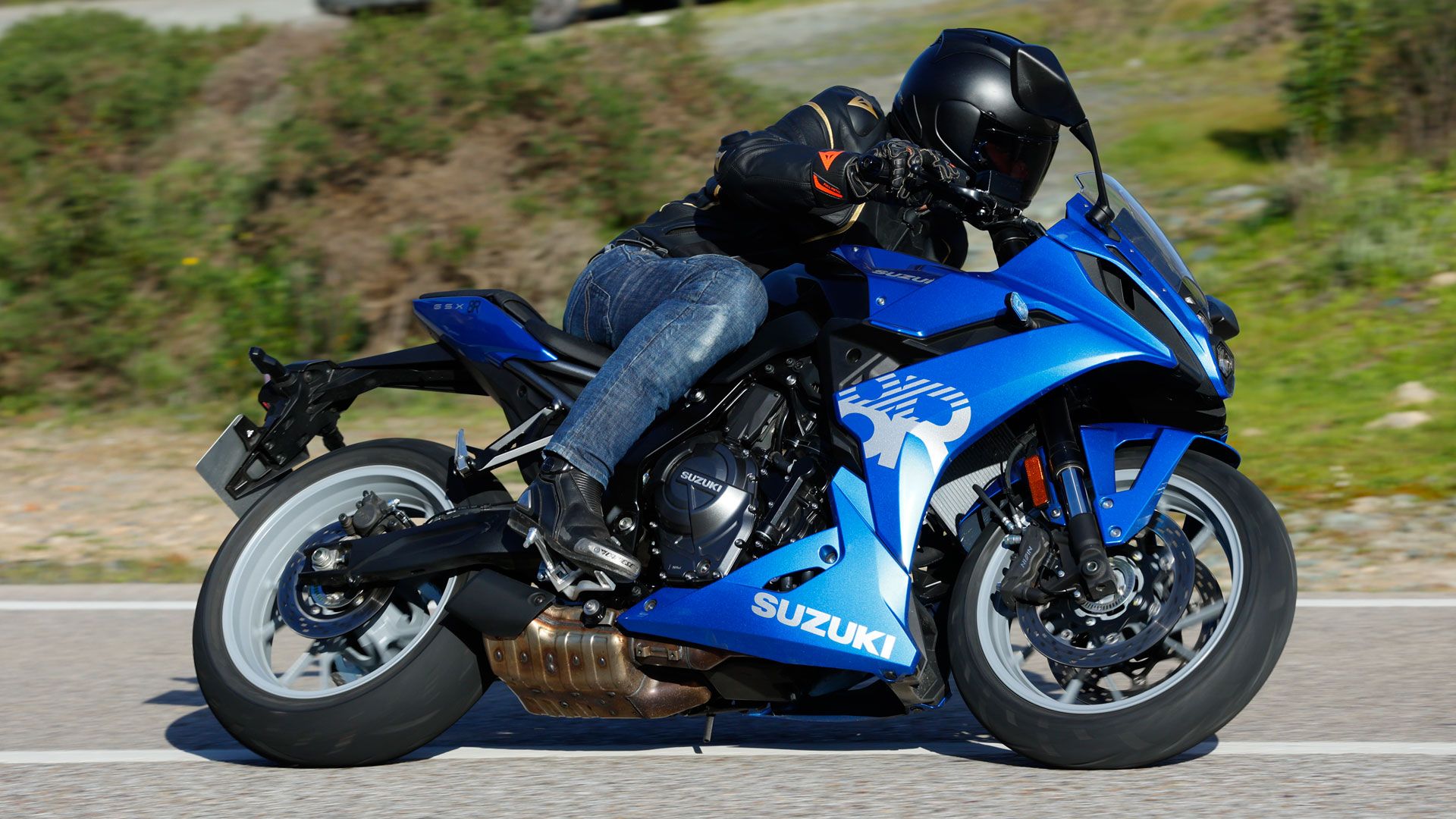 Suzuki GSX 8R 2024 Pepe Burgaleta Accion (2)
