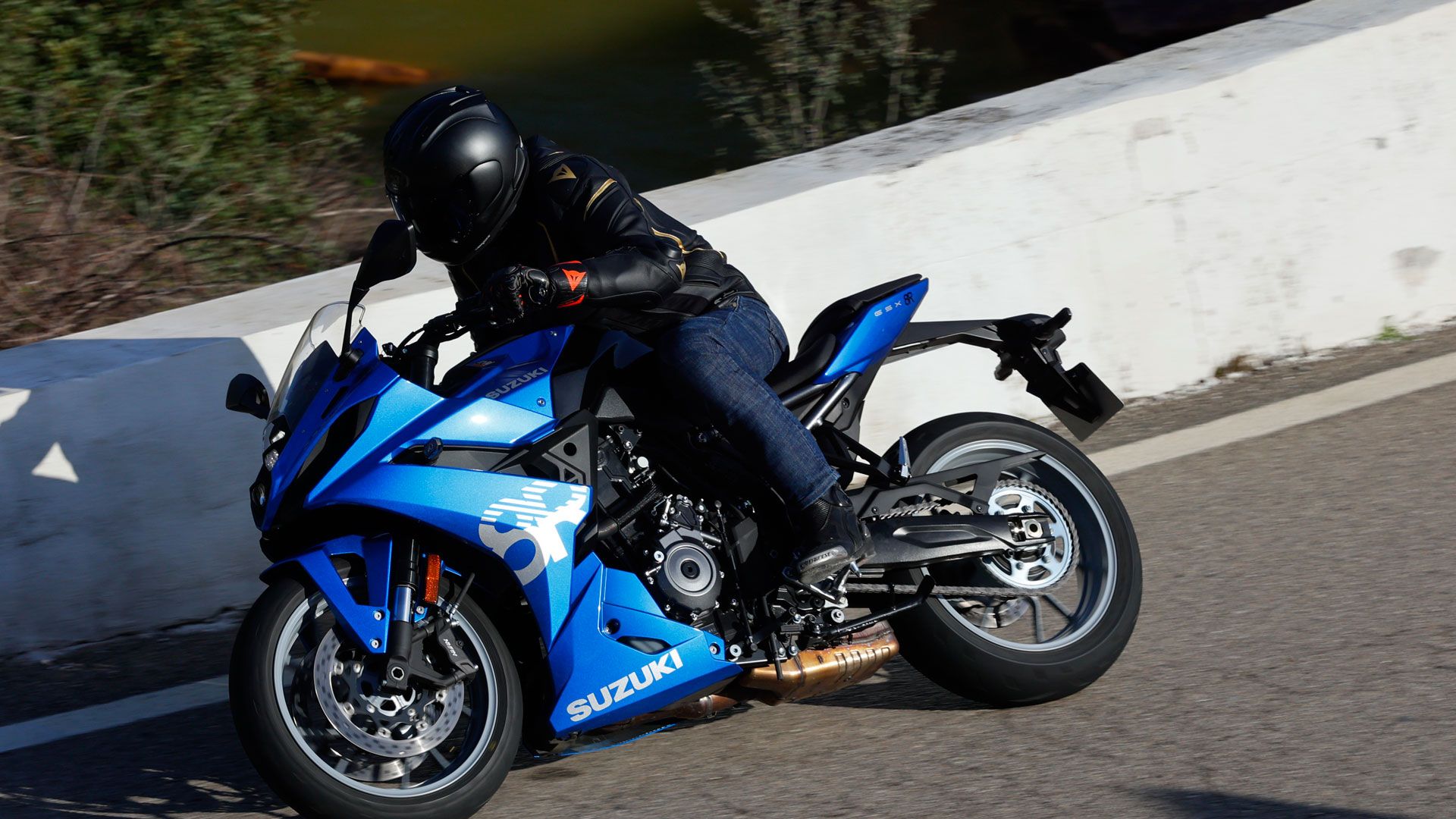 Suzuki GSX 8R 2024 Pepe Burgaleta Accion (6)