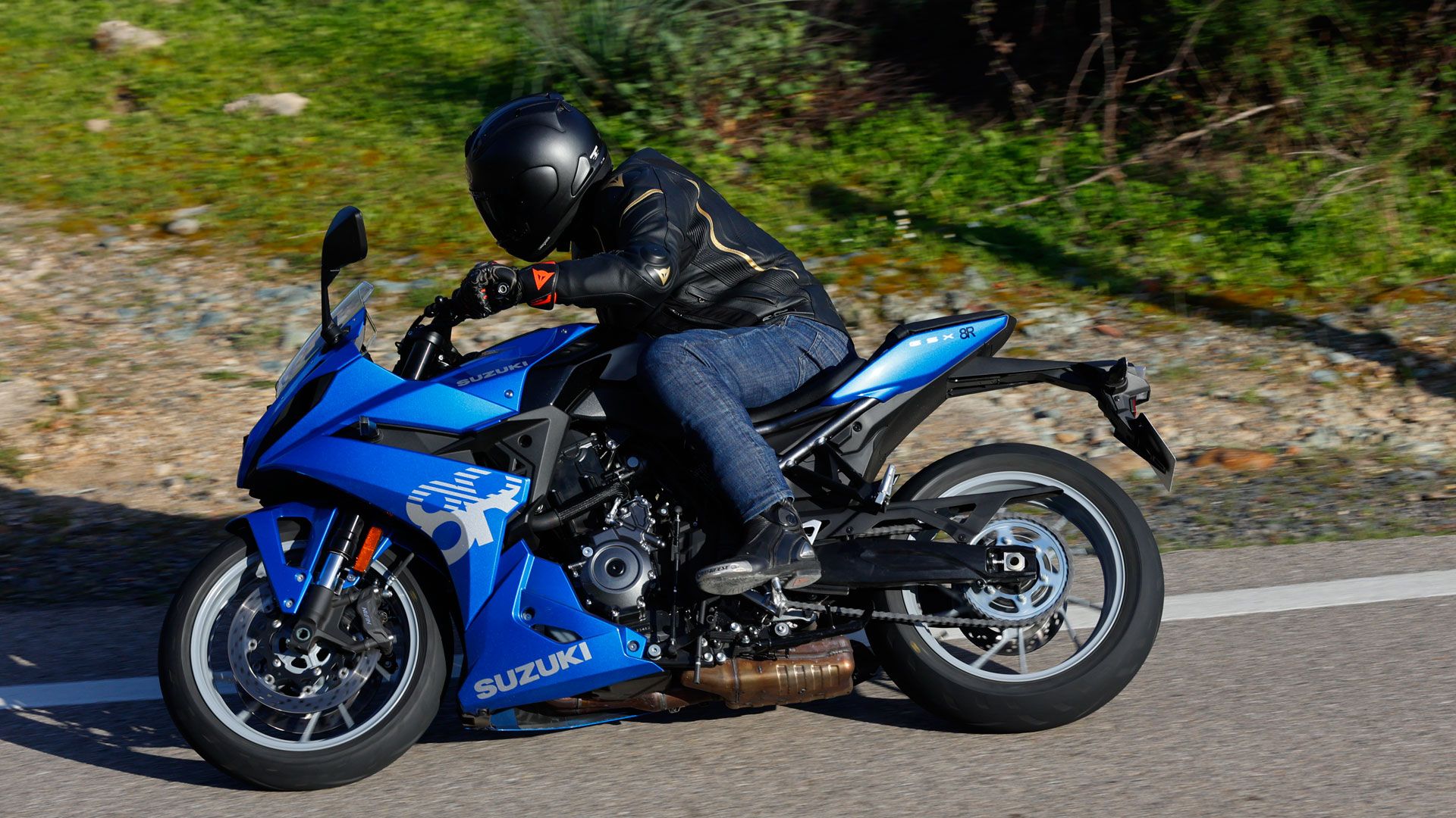 Suzuki GSX 8R 2024 Pepe Burgaleta Accion (10)
