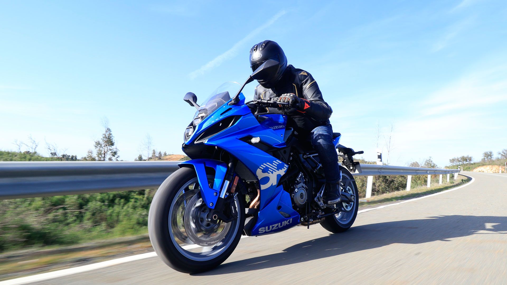 Suzuki GSX 8R 2024 Pepe Burgaleta Accion (16)