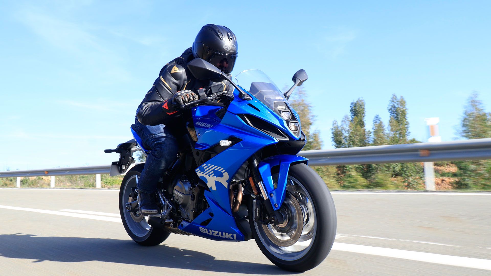 Suzuki GSX 8R 2024 Pepe Burgaleta Accion (25)