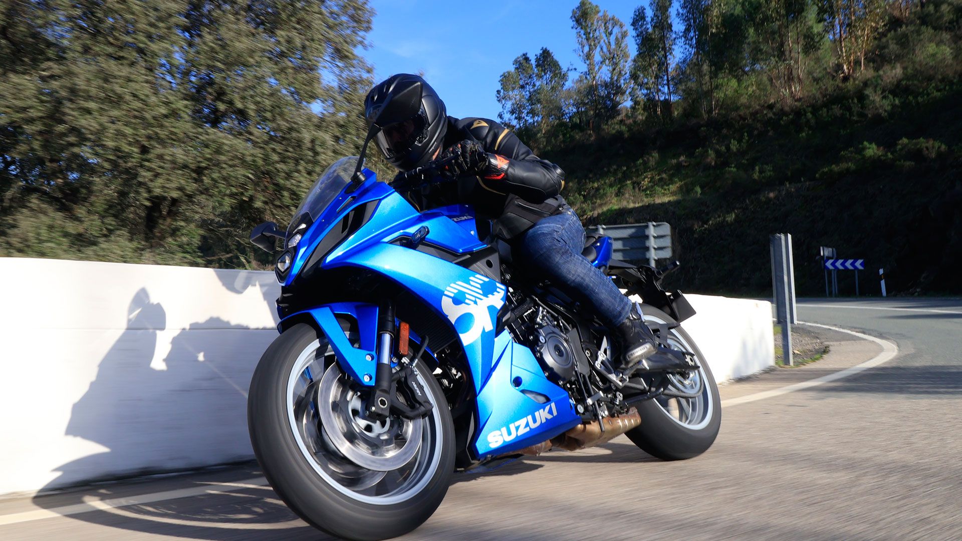 Suzuki GSX 8R 2024 Pepe Burgaleta Accion (33)