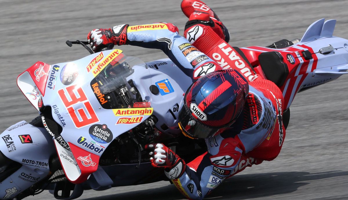 Marc Márquez salva una caída en el test de MotoGP 2024 en Sepang Marc Márquez salva una caída en el test de MotoGP 2024 en Sepang
