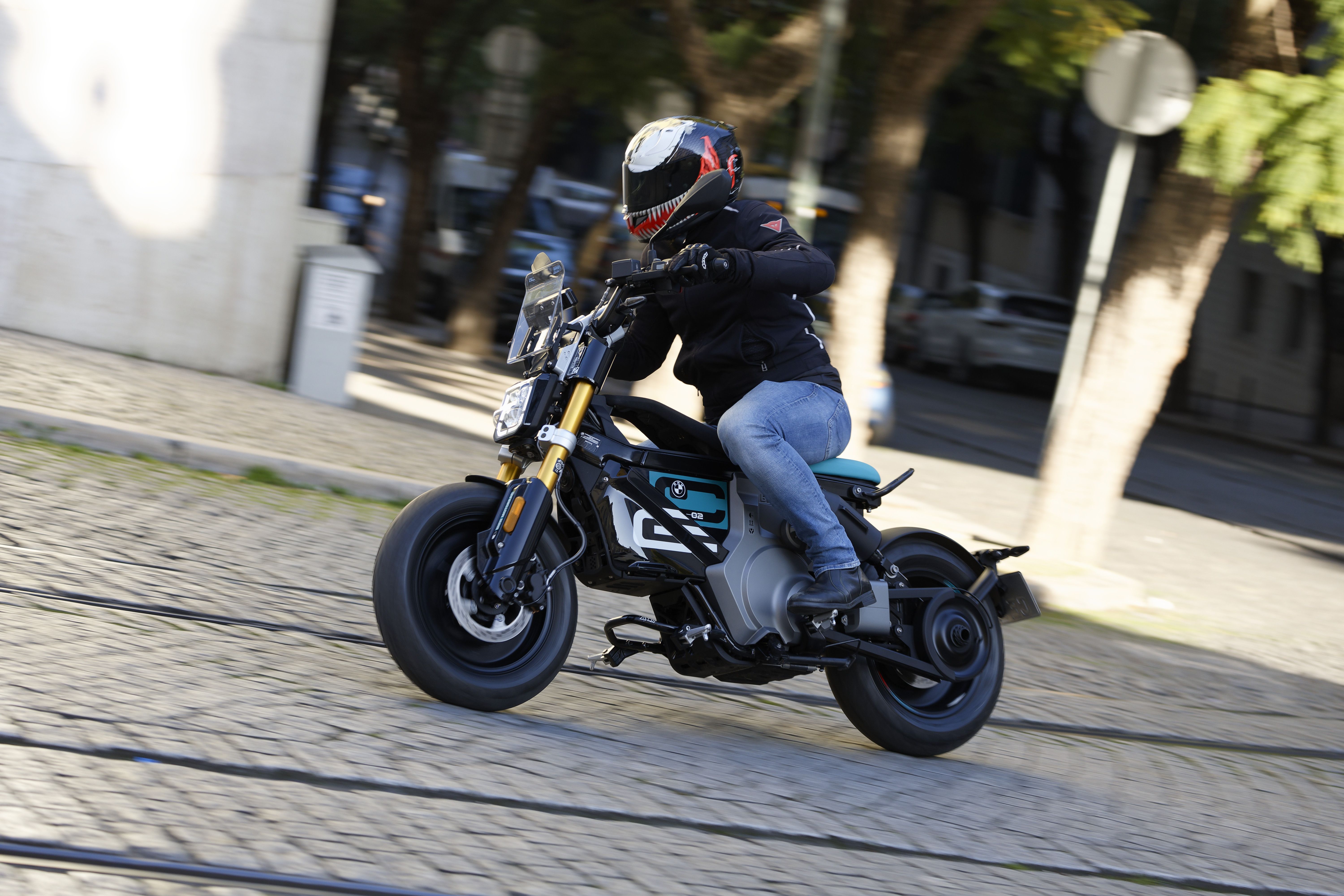 BMW CE 02 accion (15)