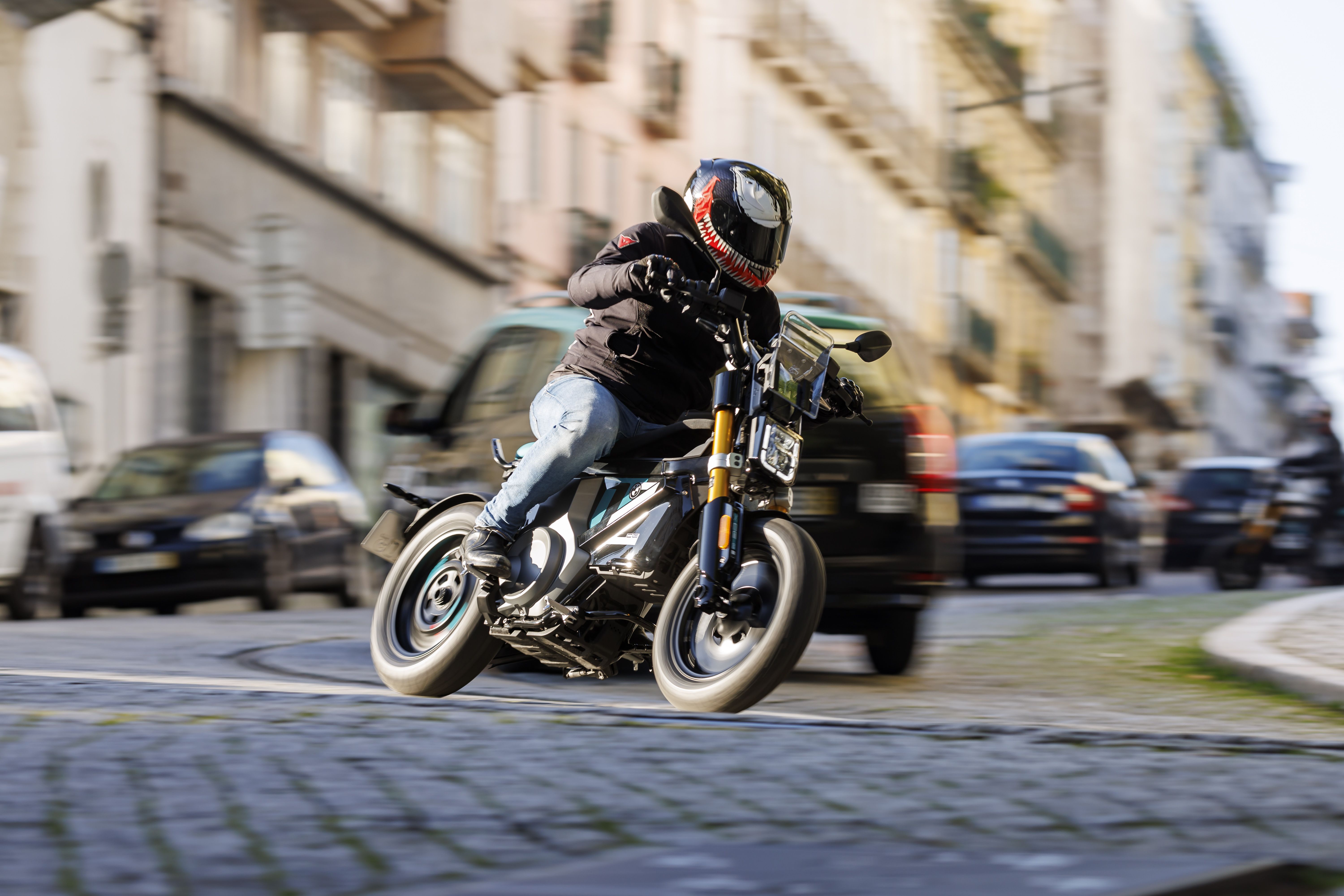 BMW CE 02 accion (16)