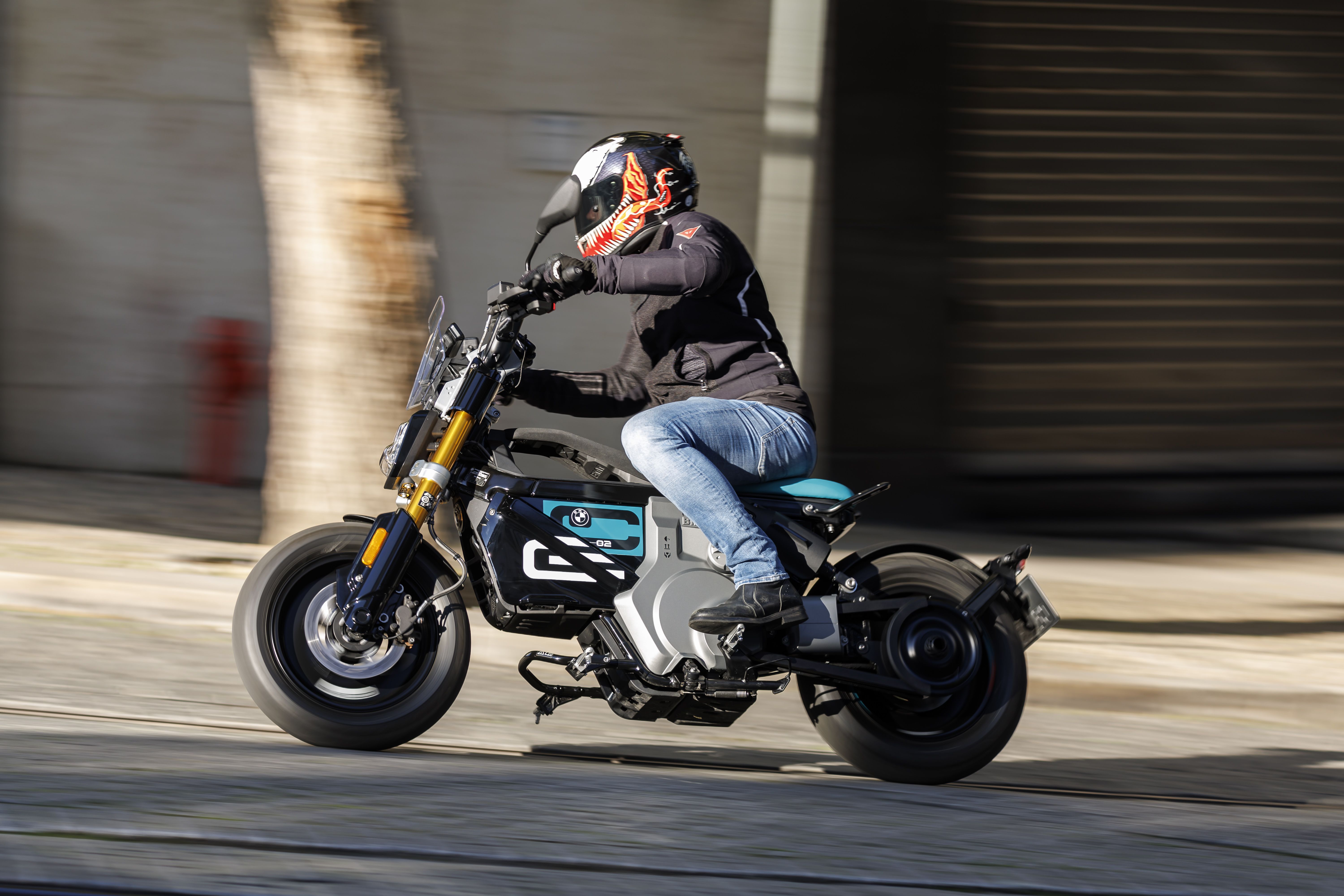 BMW CE 02 accion (17)