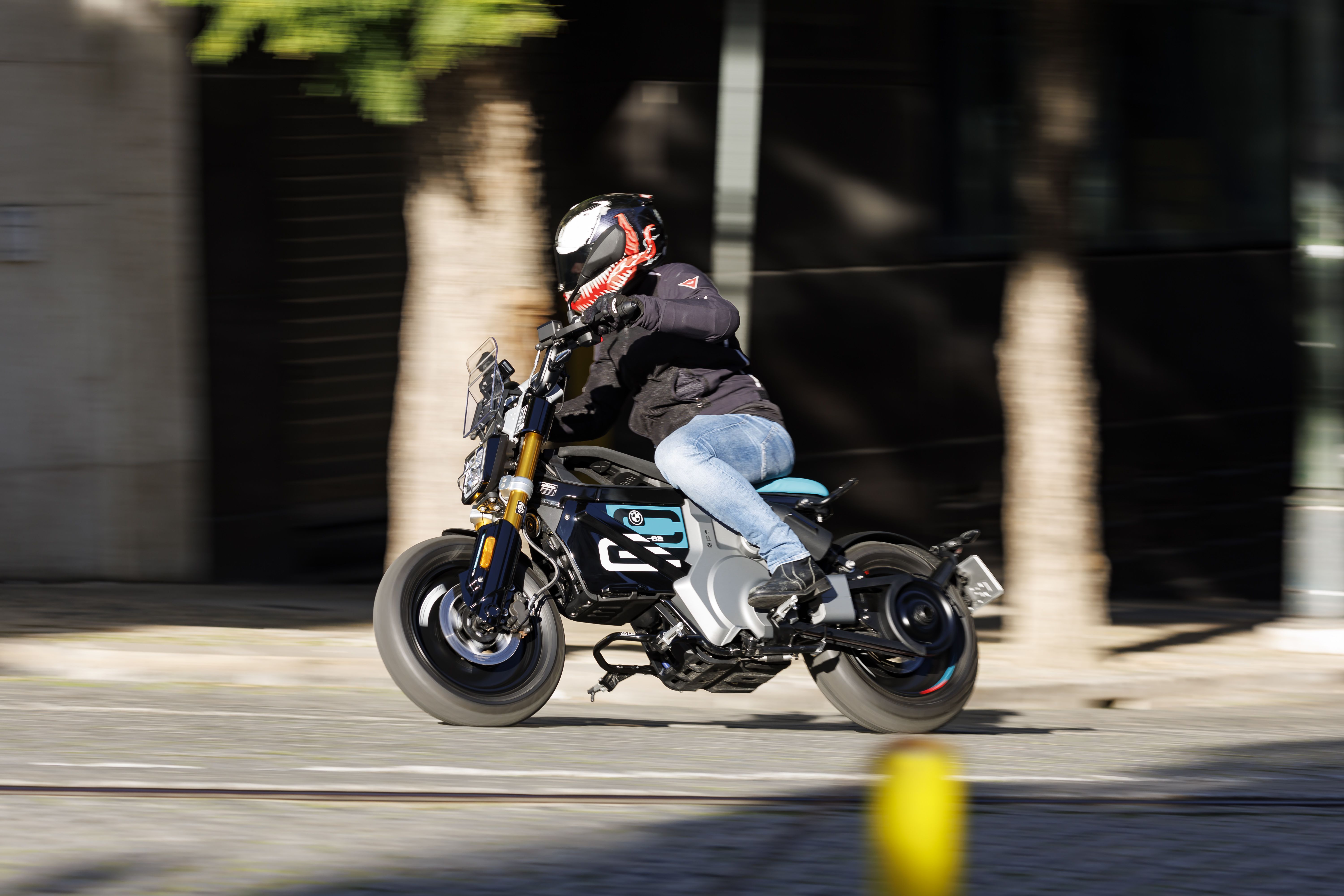 BMW CE 02 accion (18)