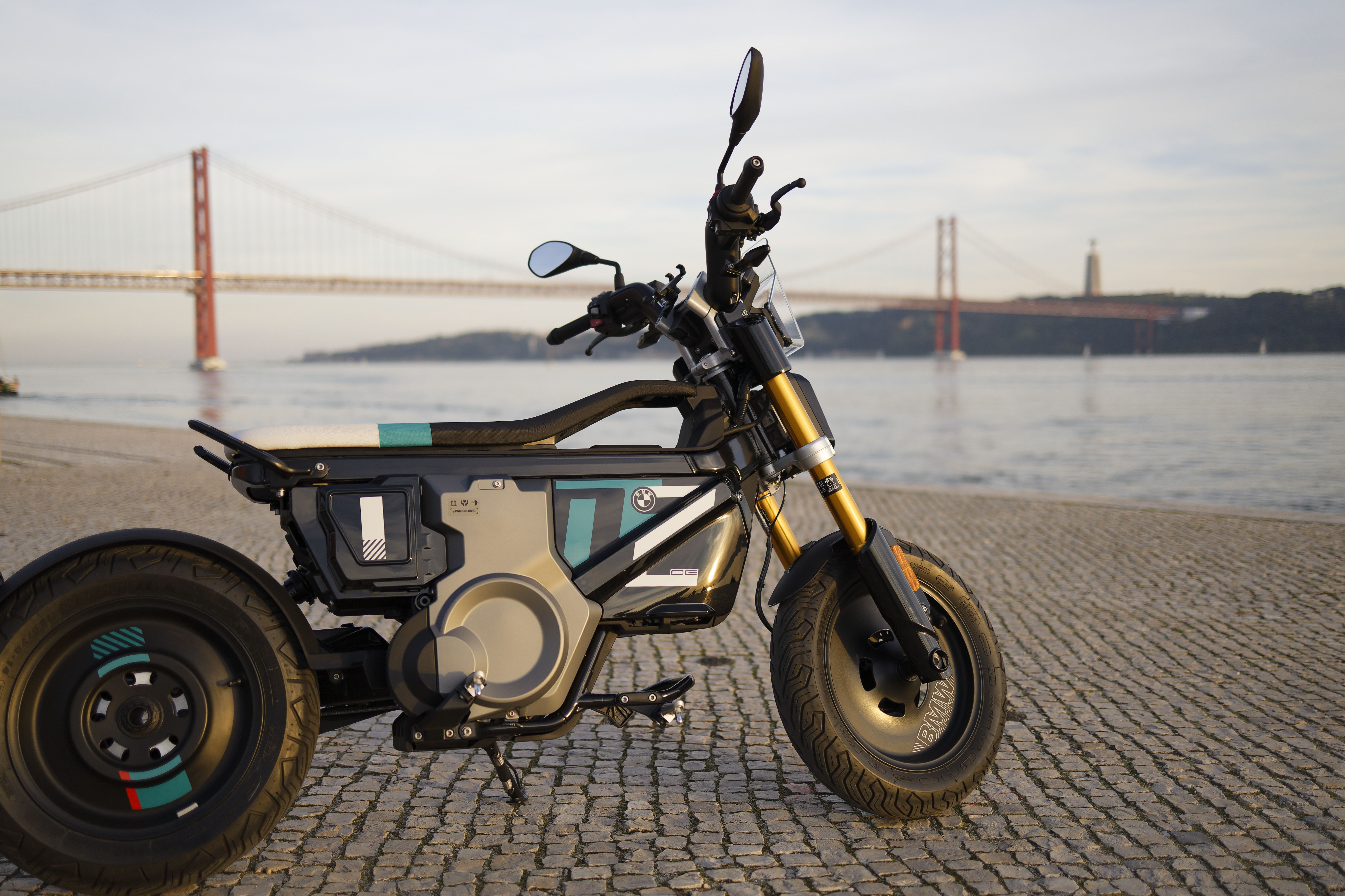 BMW CE 02 estatica (2)