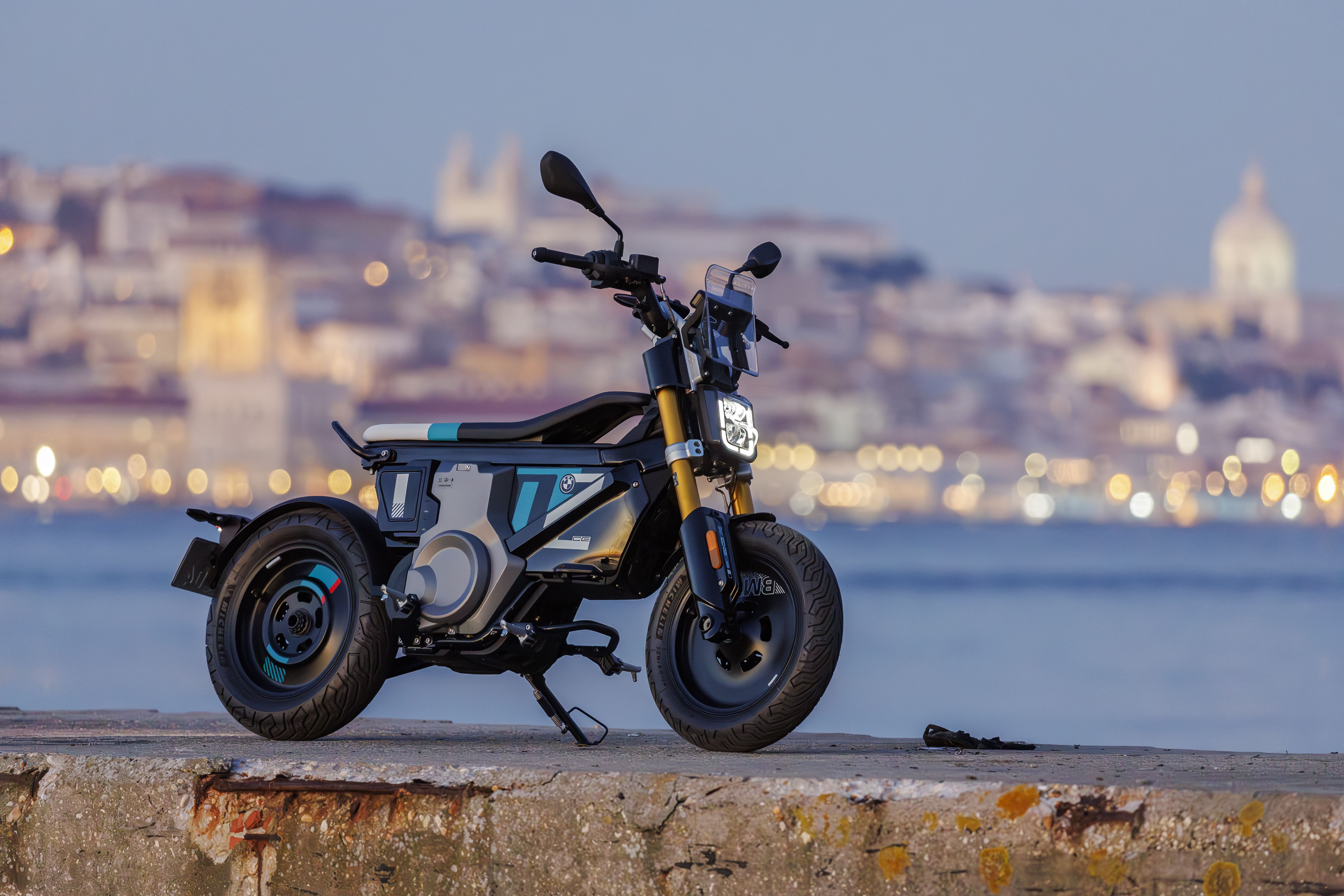 BMW CE 02 estatica (3)