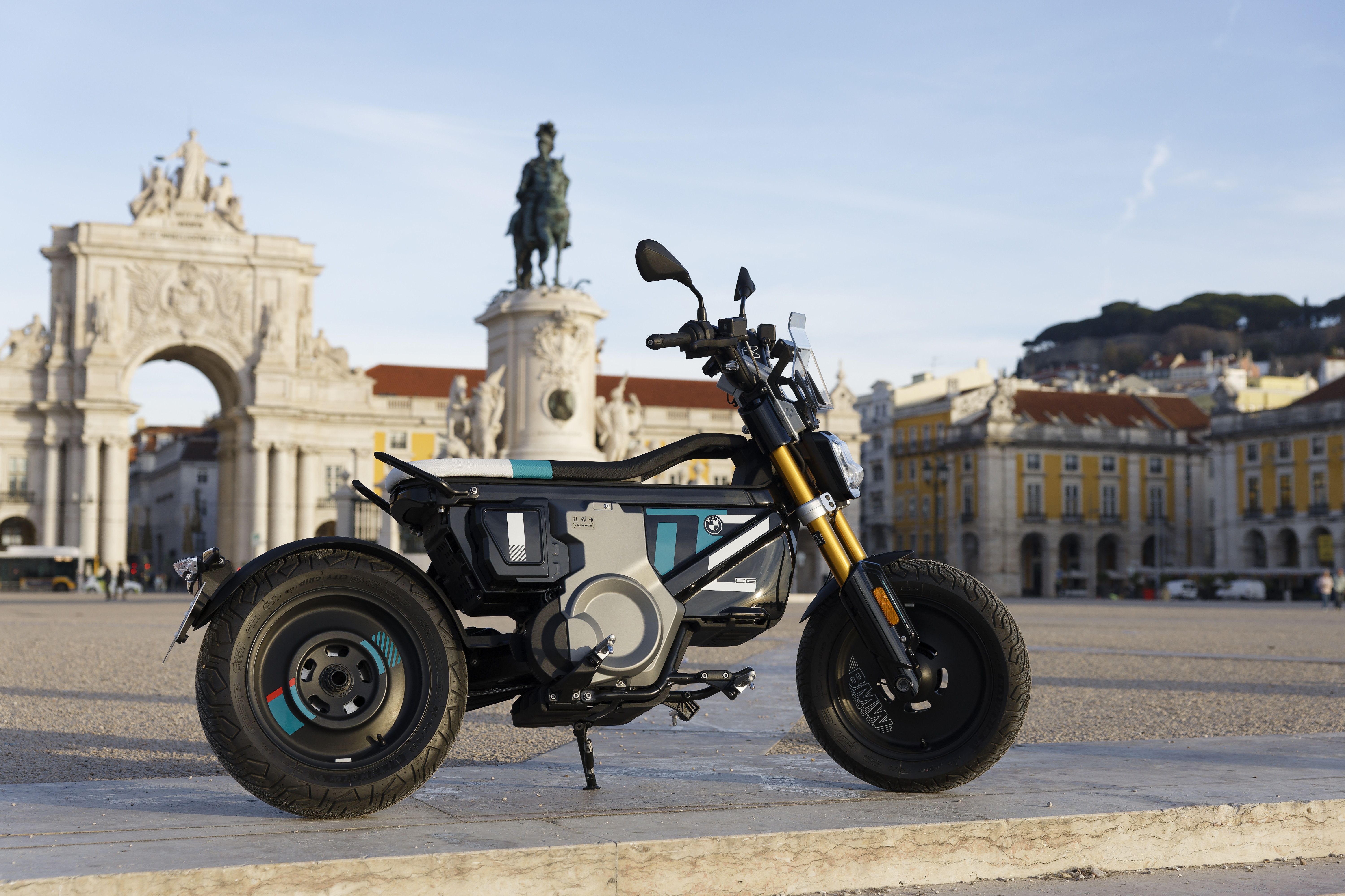 BMW CE 02 estatica (4)
