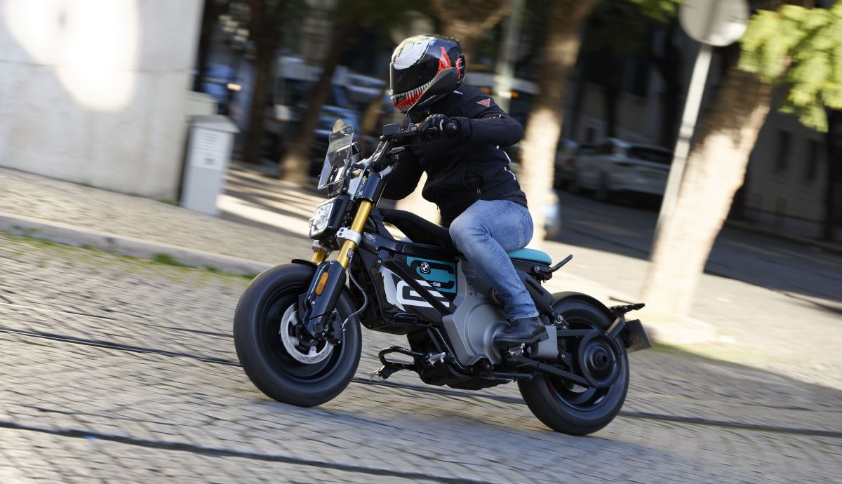 BMW CE 02 accion (15)