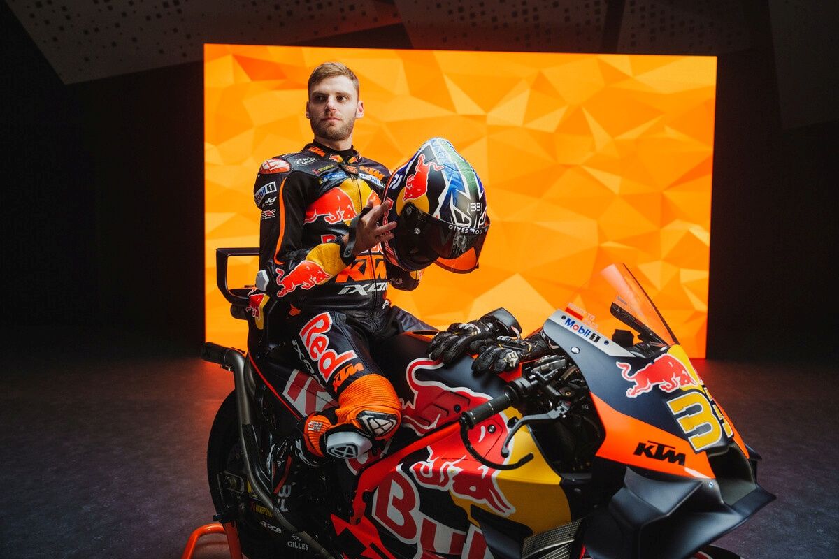 KTM RC16 Red Bull Factory MotoGP 2024 Brad Binder Jack Miller 02