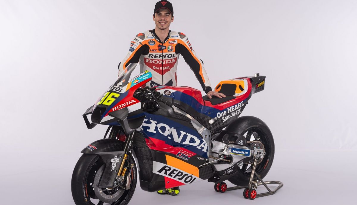 Joan Mir junto a la Honda RC213V del Repsol Honda Team que llevará en MotoGP 2024 Joan Mir junto a la Honda RC213V del Repsol Honda Team que llevará en MotoGP 2024