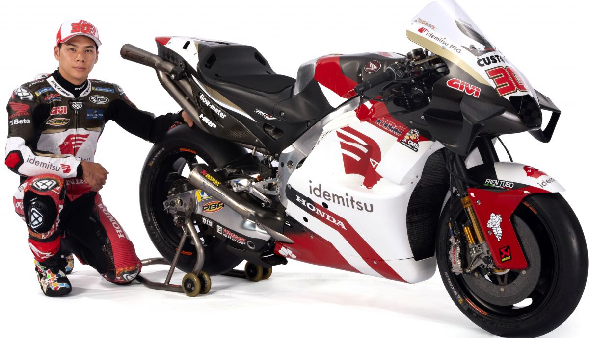 Takaaki Nakagami junto a la Honda RC213V Idemitsu LCR que llevará en MotoGP 2024