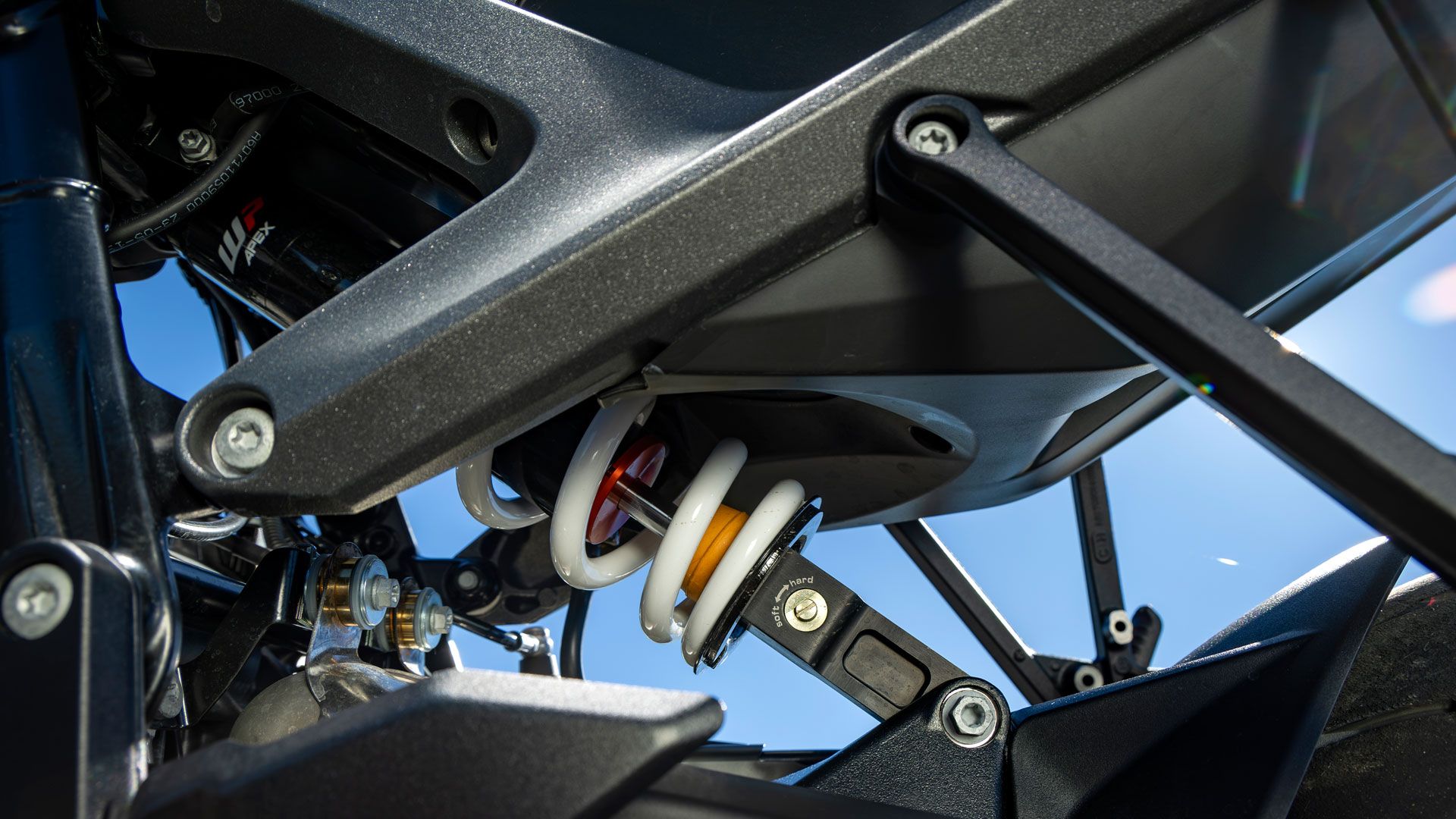 KTM 990 Duke 2024 Fotos Detalles (12)