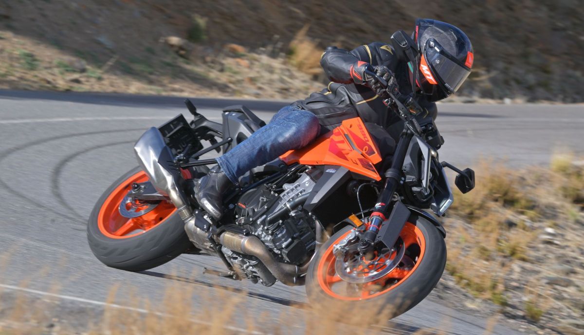 KTM 990 Duke 2024 Accion (22) KTM 990 Duke 2024 Accion (22)