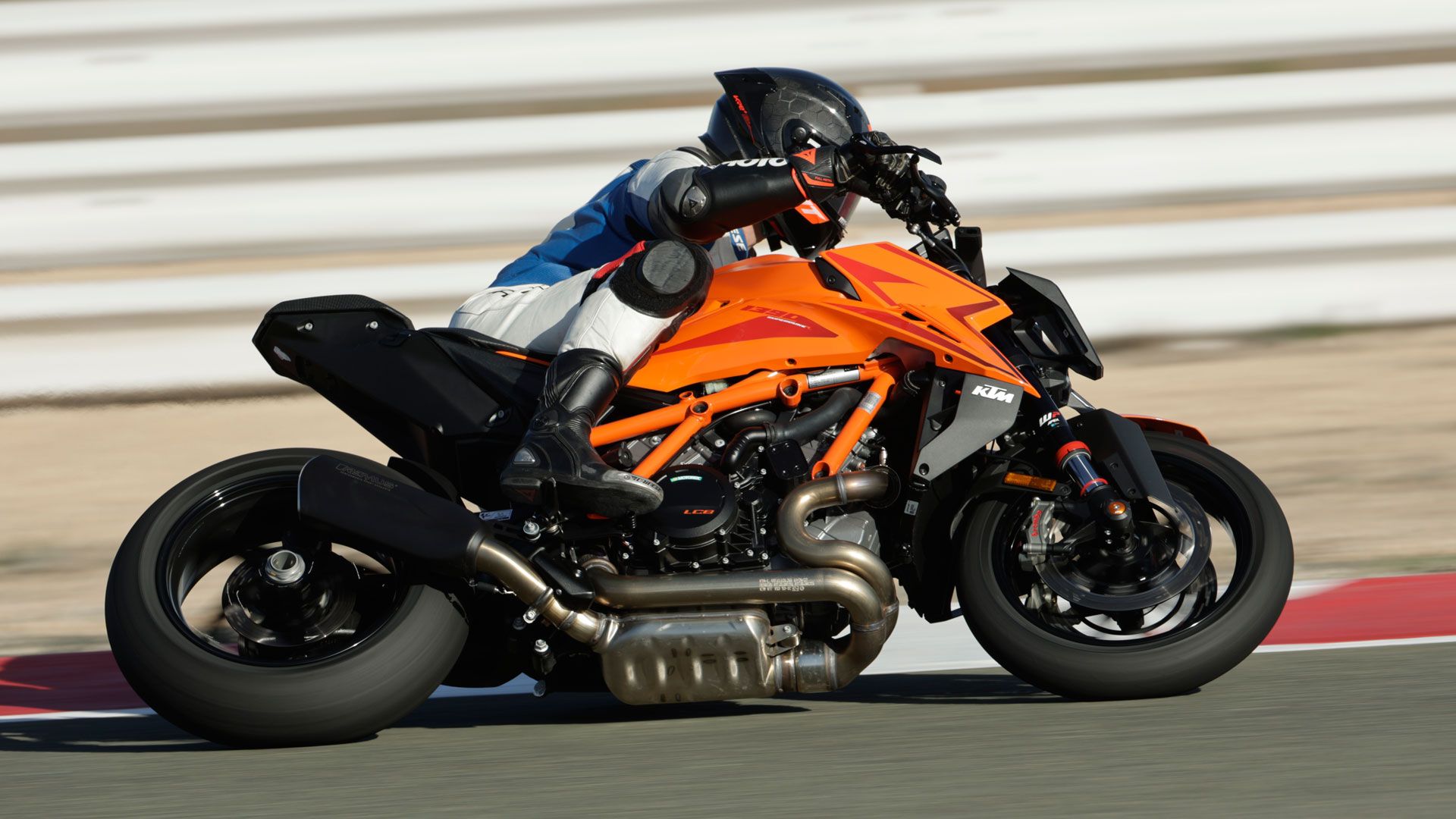 KTM 1390 2024 Accion (8)