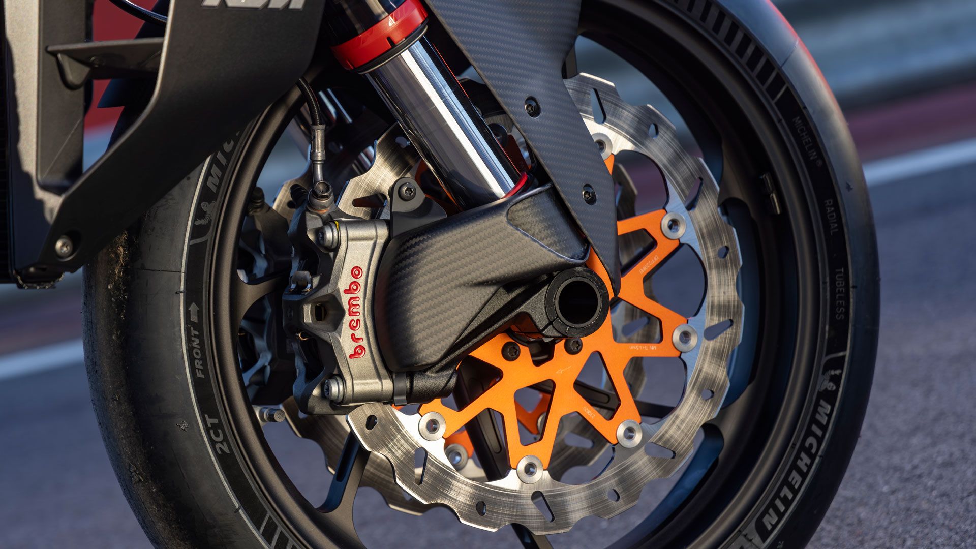 KTM 1390 Superduke 2024 Detalles (9)