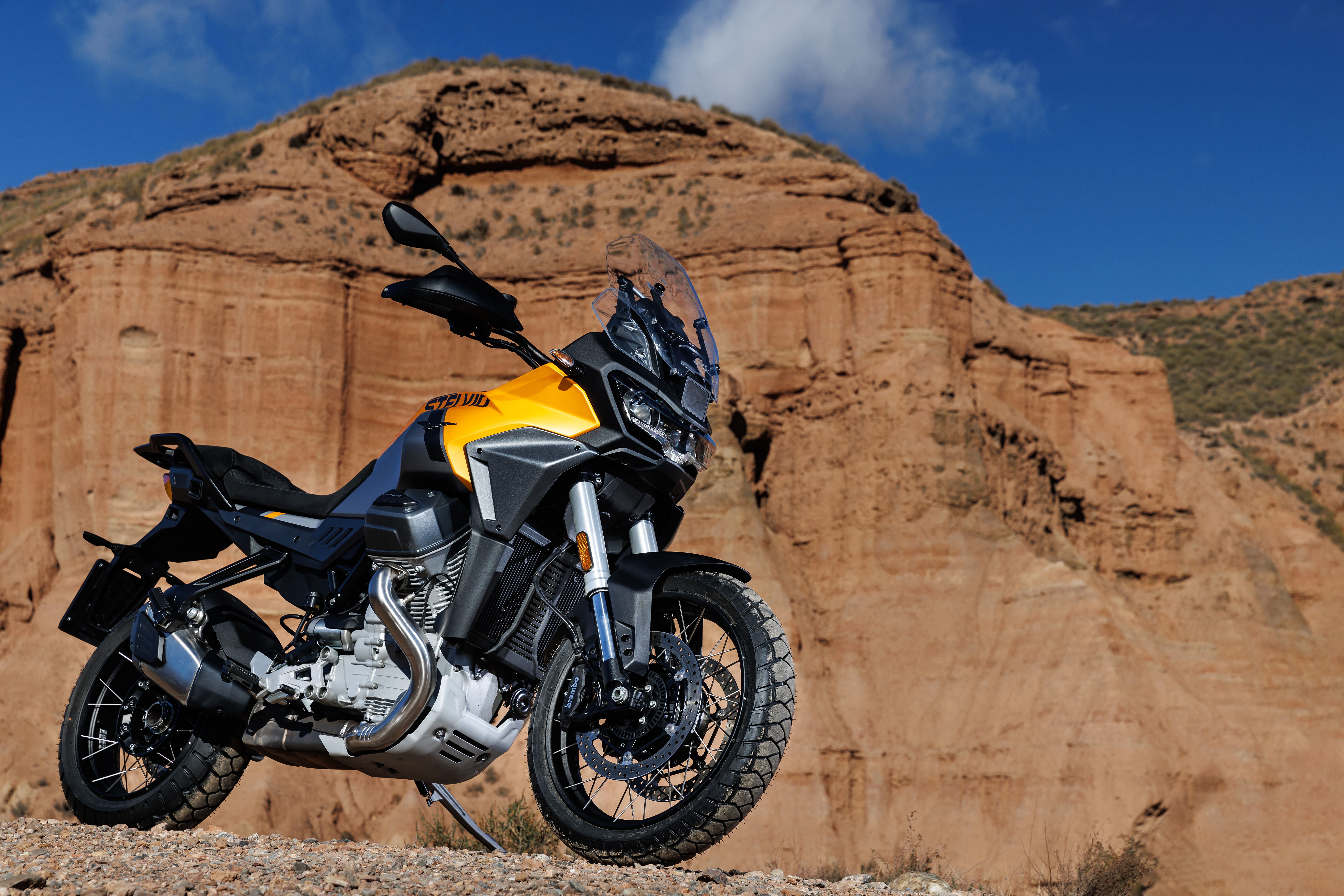 Moto Guzzi Stelvio 2024
