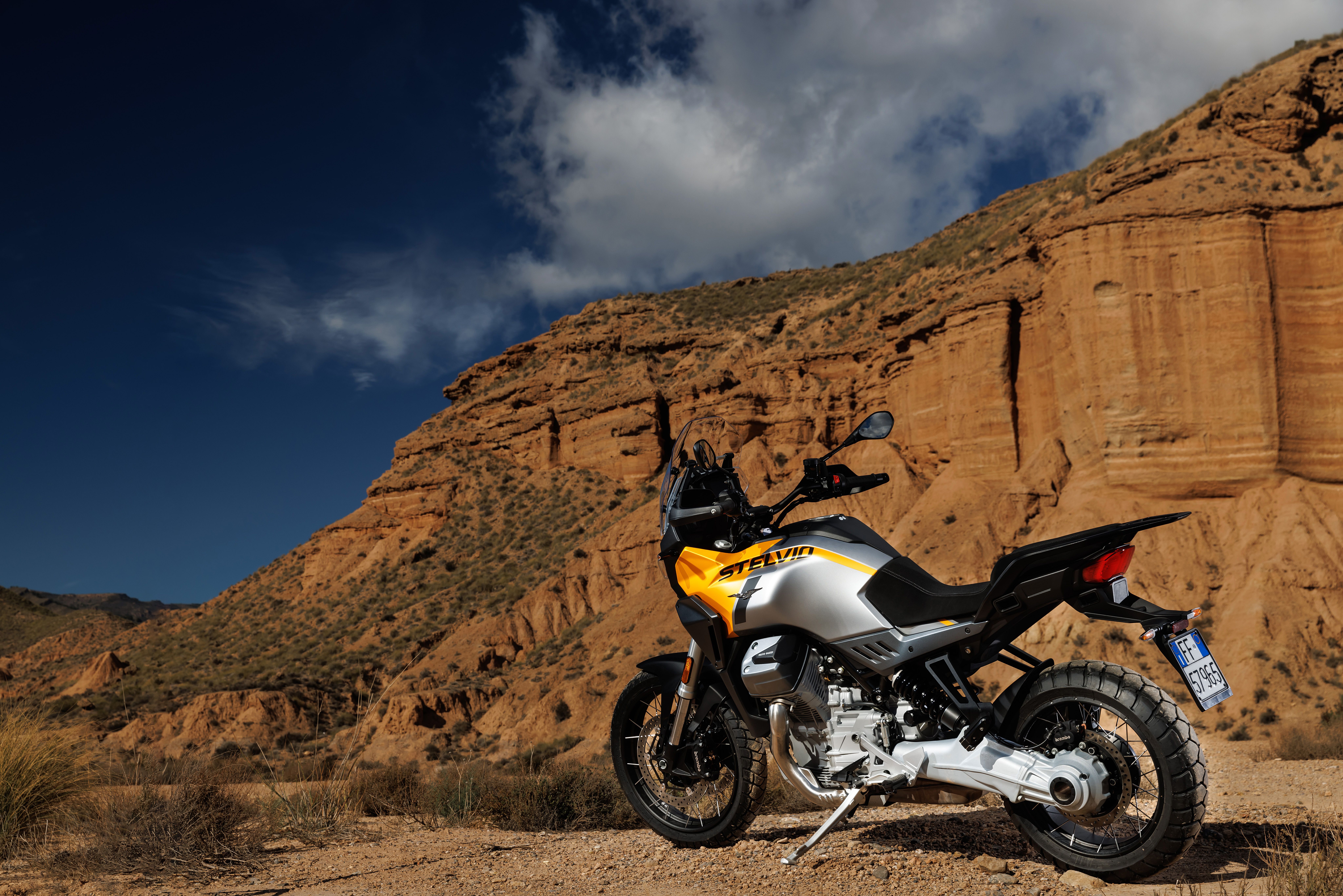 Moto Guzzi Stelvio 2024