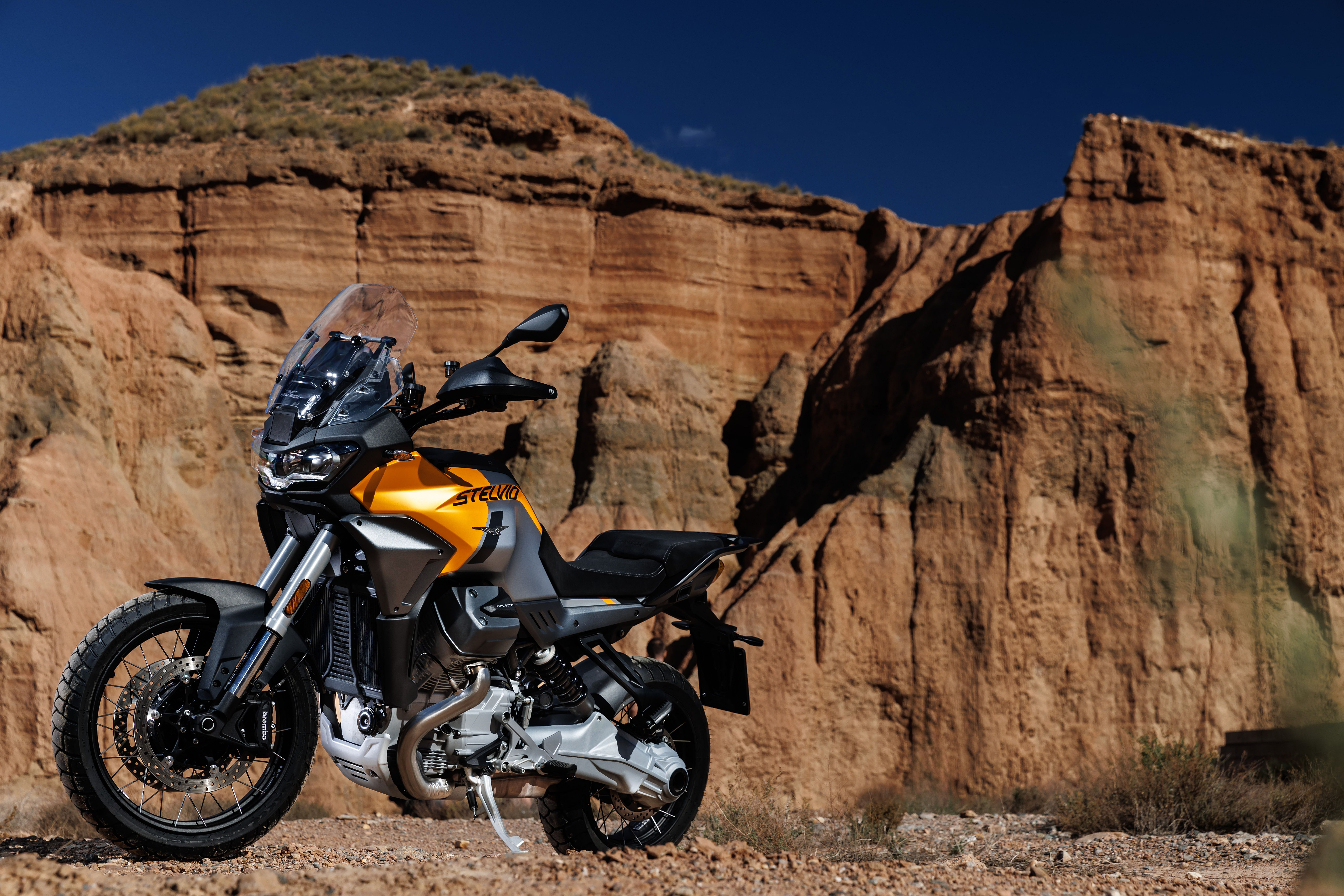 Moto Guzzi Stelvio 2024