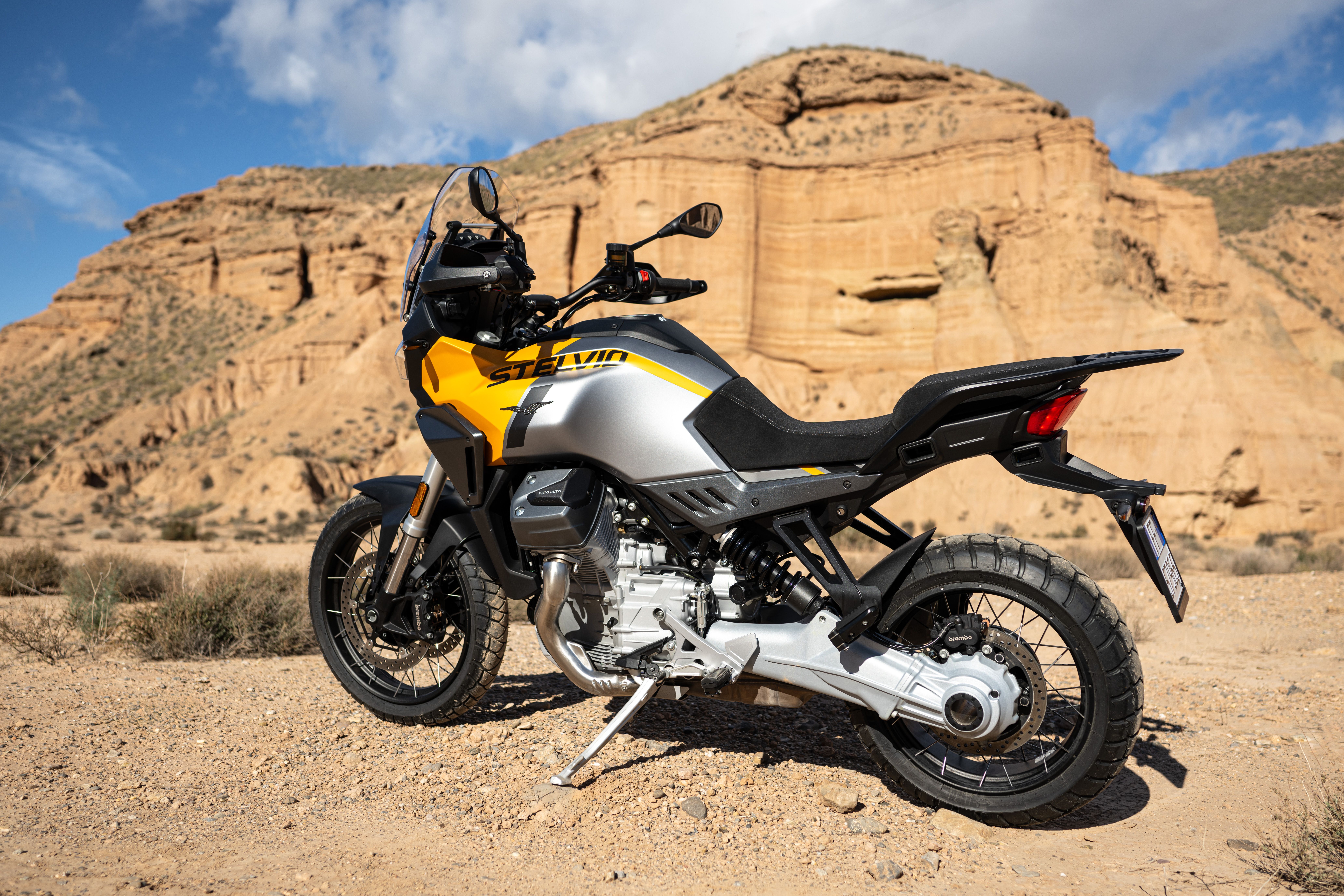 Moto Guzzi Stelvio 2024