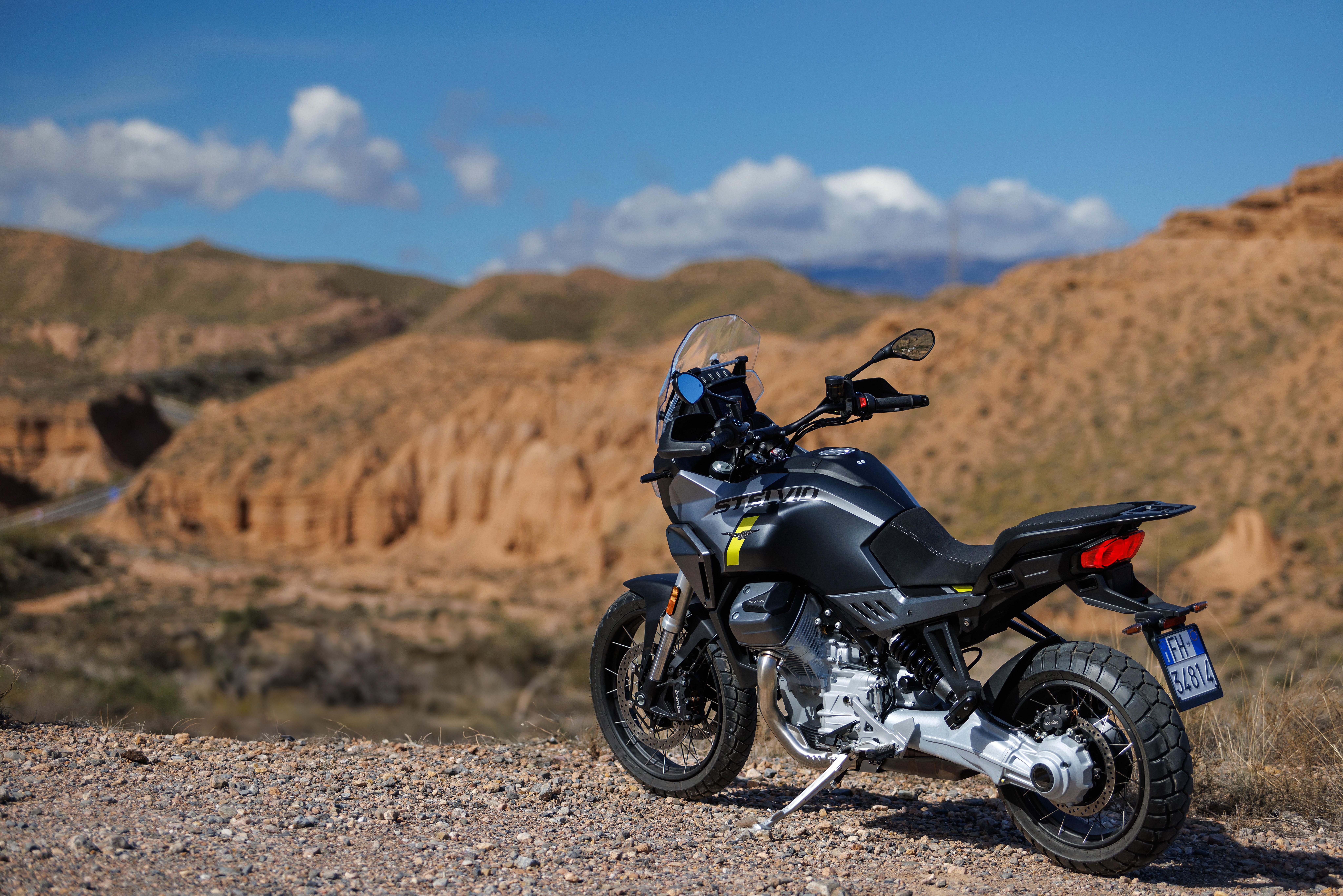 Moto Guzzi Stelvio 2024