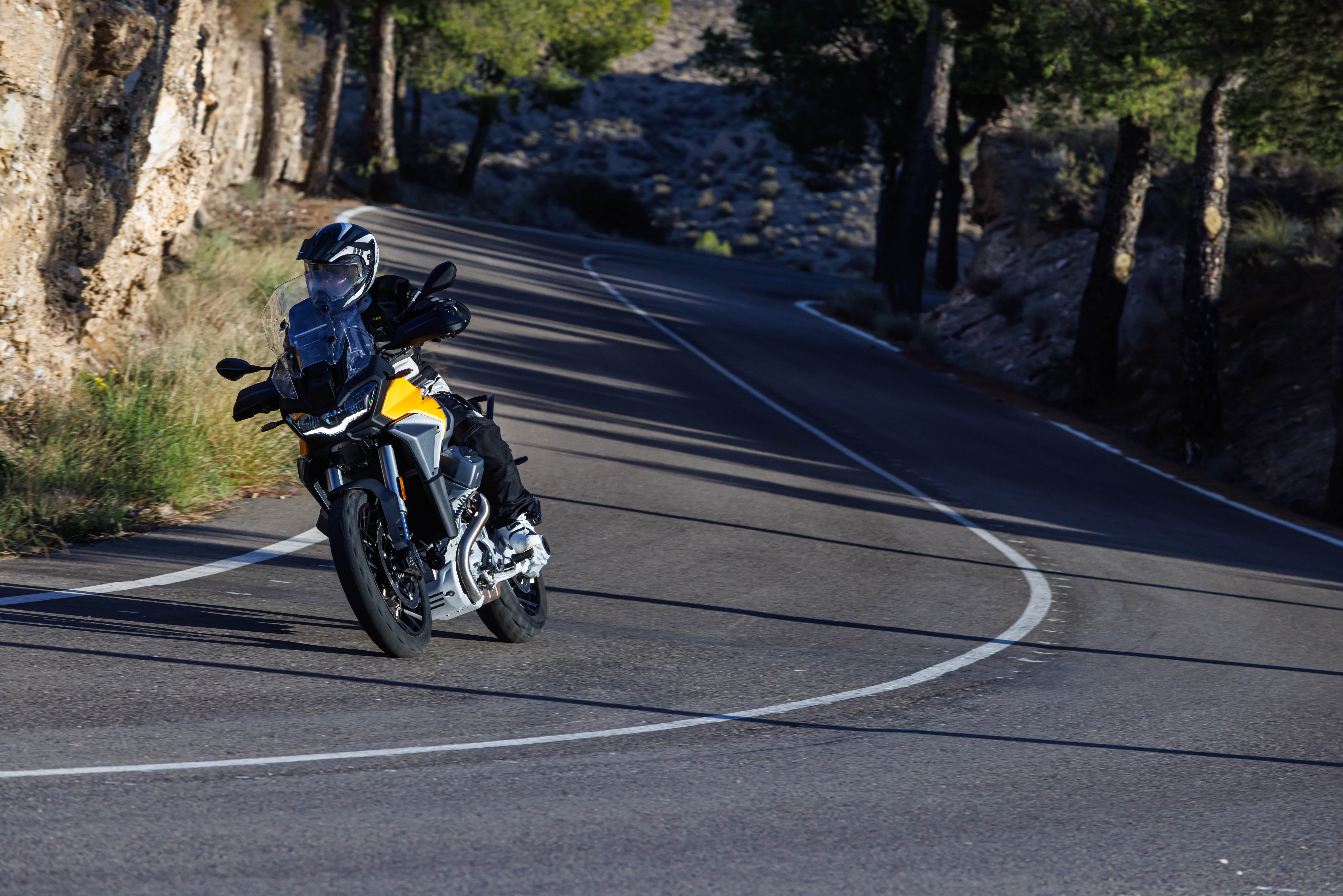 Moto Guzzi Stelvio 2024