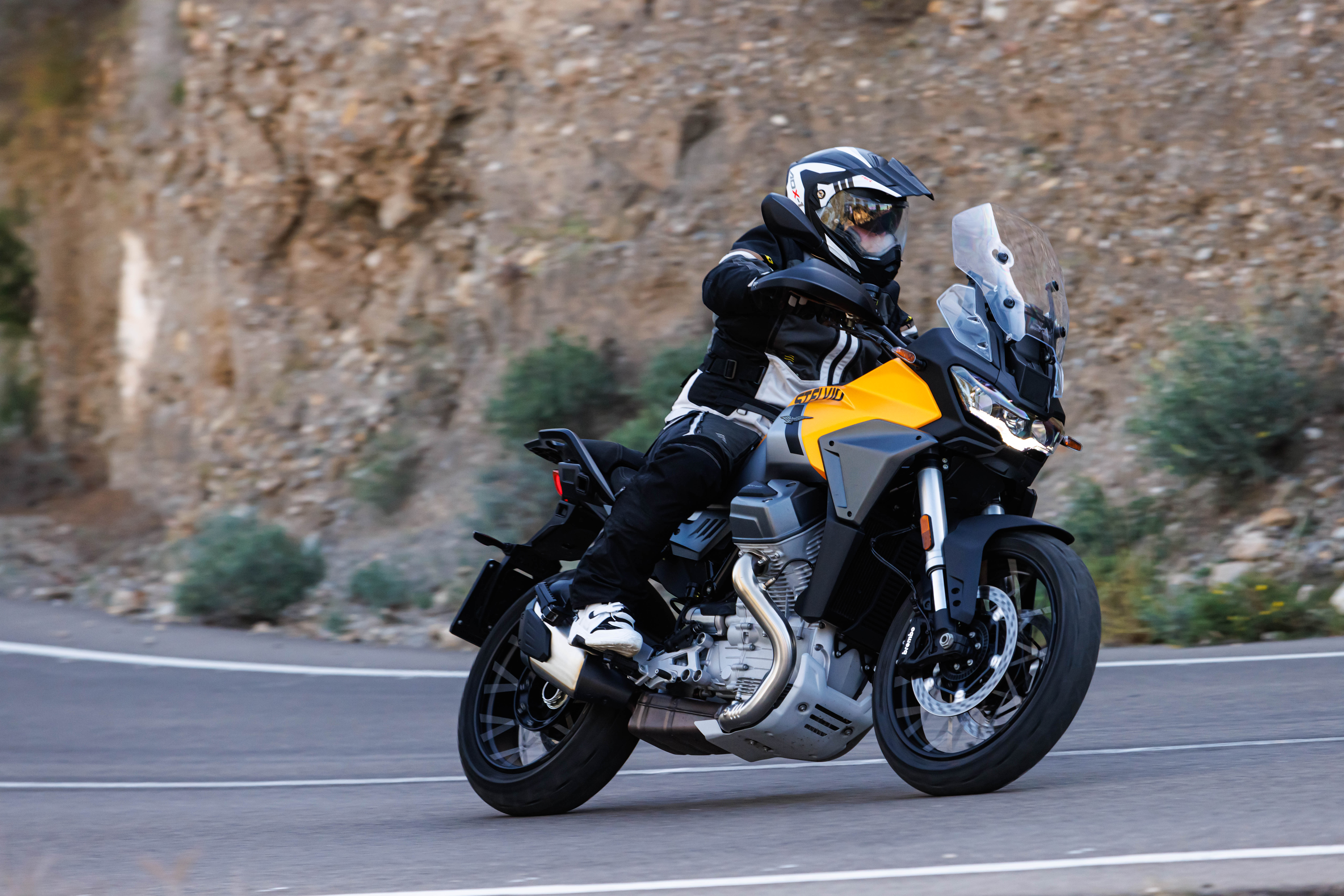 Moto Guzzi Stelvio 2024
