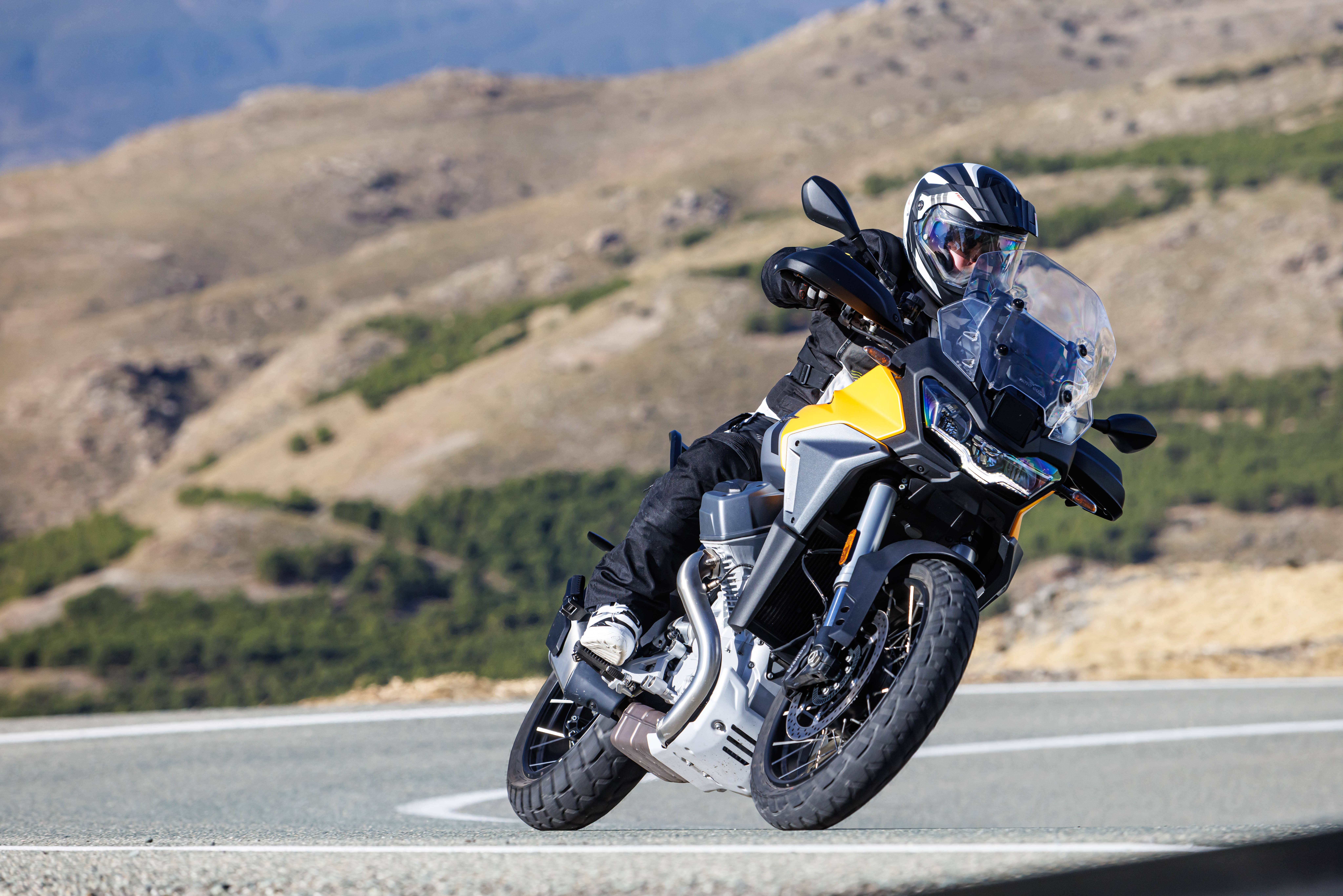 Moto Guzzi Stelvio 2024
